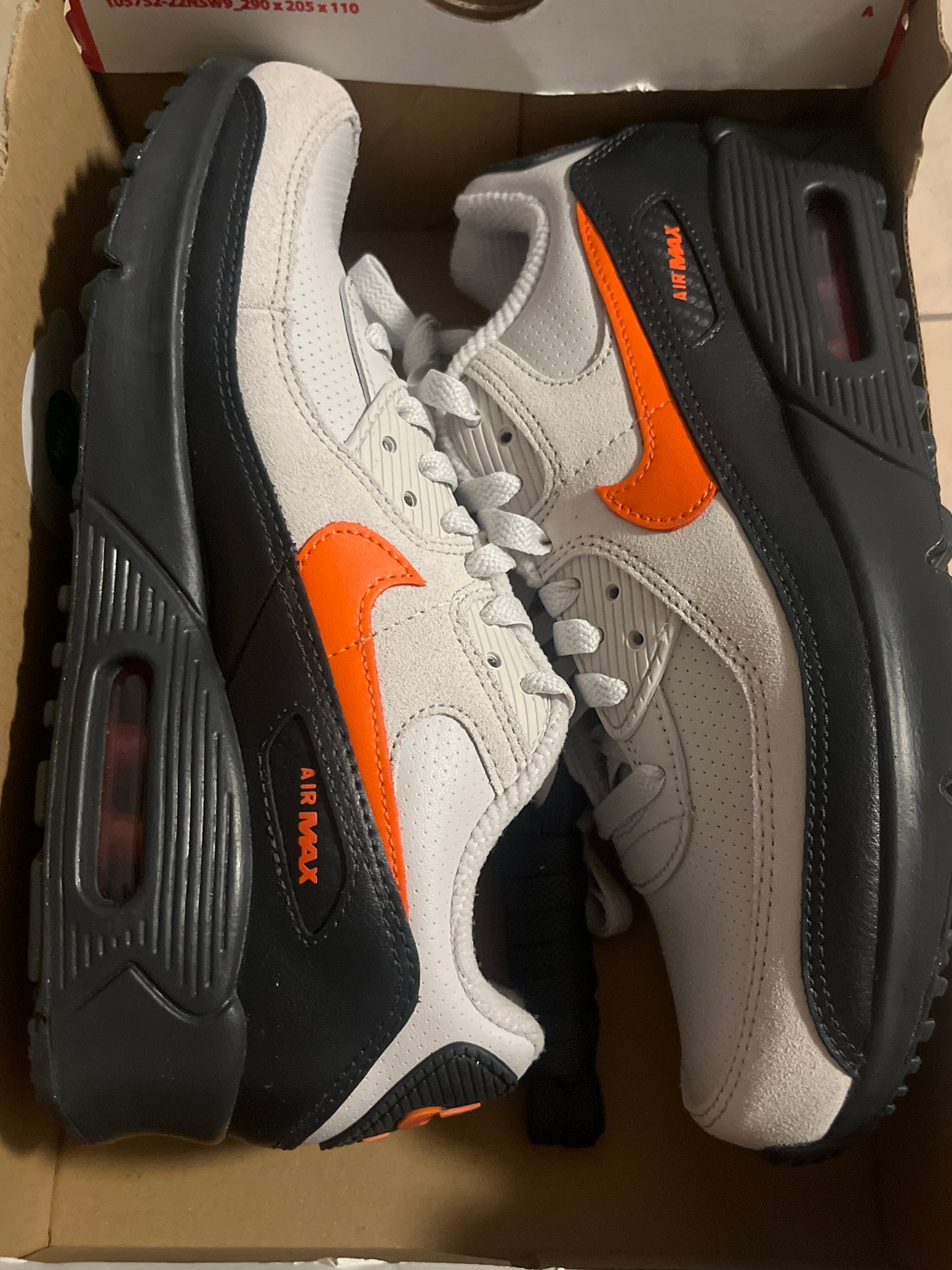 Nike Air Max 90, schwarz/grau/orange in Größe 38,5