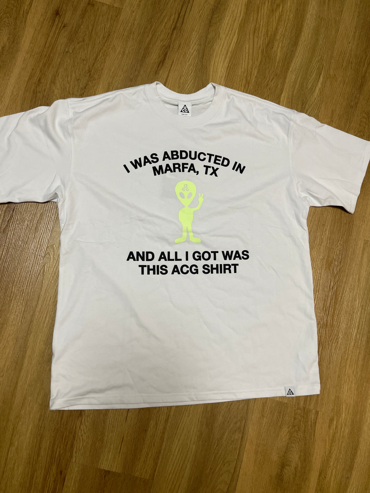 Nike ACG Shirt, Größe L in weiss/Muster