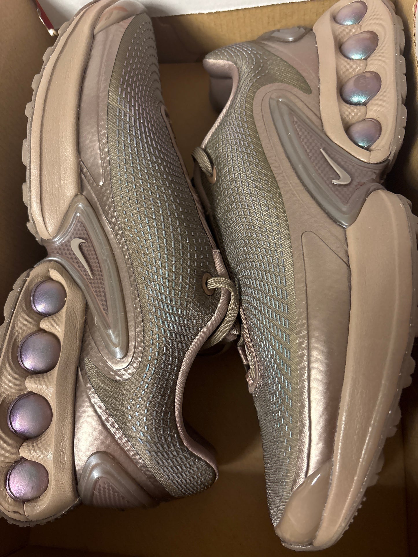 Nike Air Max DN Bronze , Größe 43
