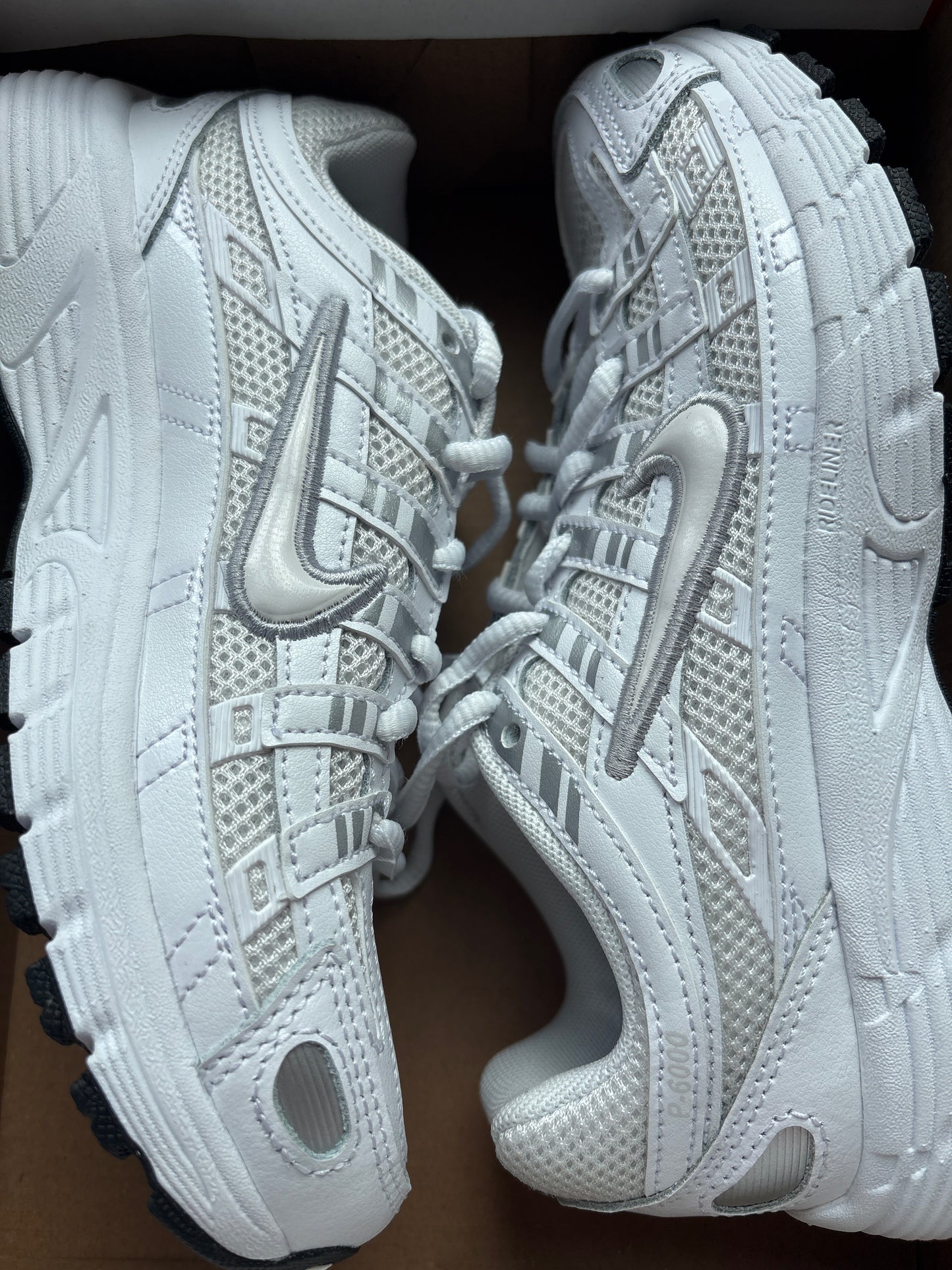 Nike P-6000 in weiss, Größe 33