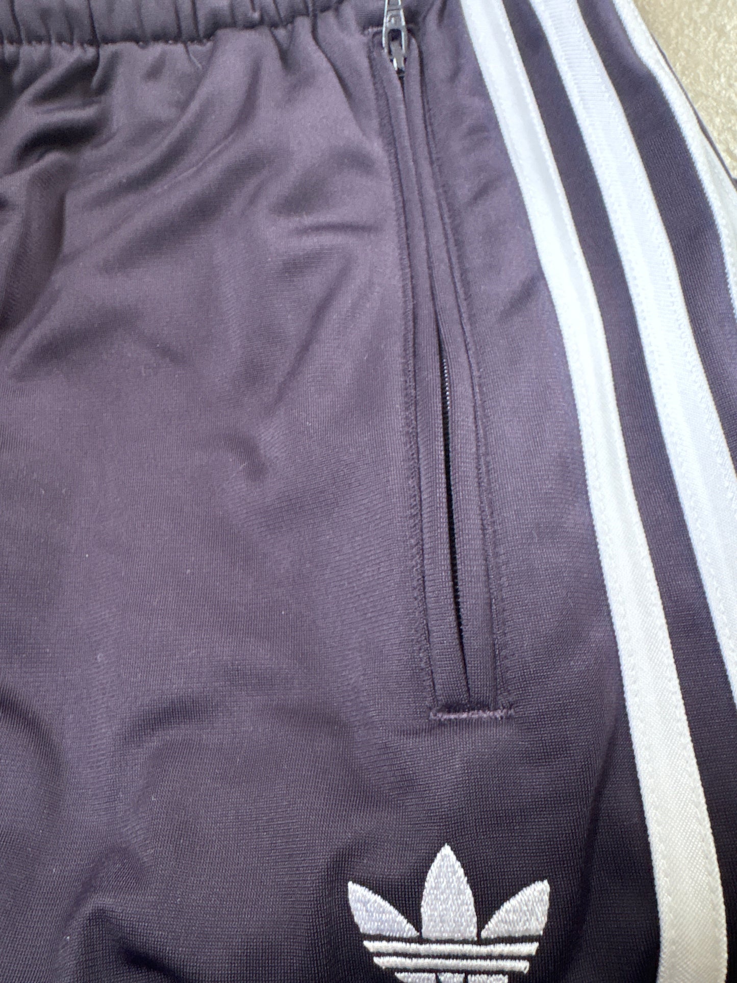 Adidas Jogginghose/Trainingshose dunkellila, Größe M