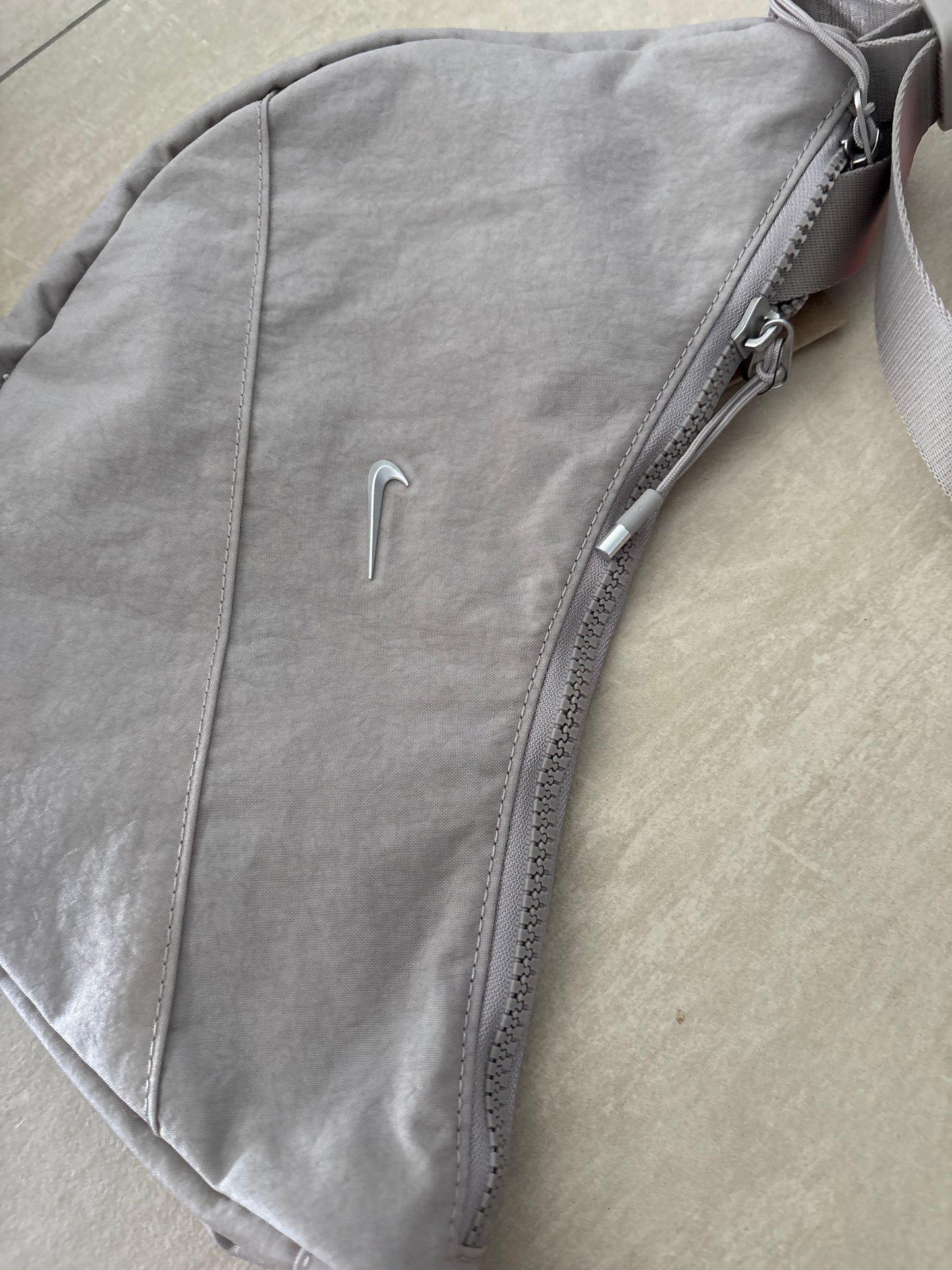 Nike Umhängetasche grau groß