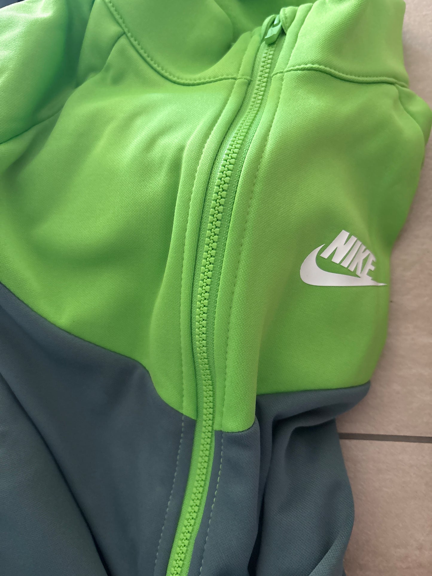 Nike Kinder Trainingsanzug, Größe wählbar in grüntöne