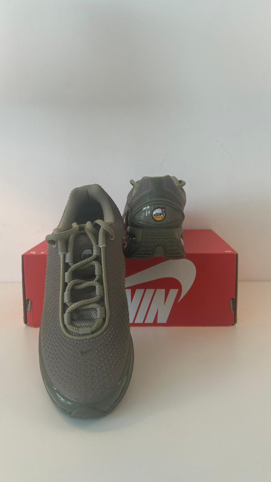 Nike Air Max DN in olivegrün, Gr. 38