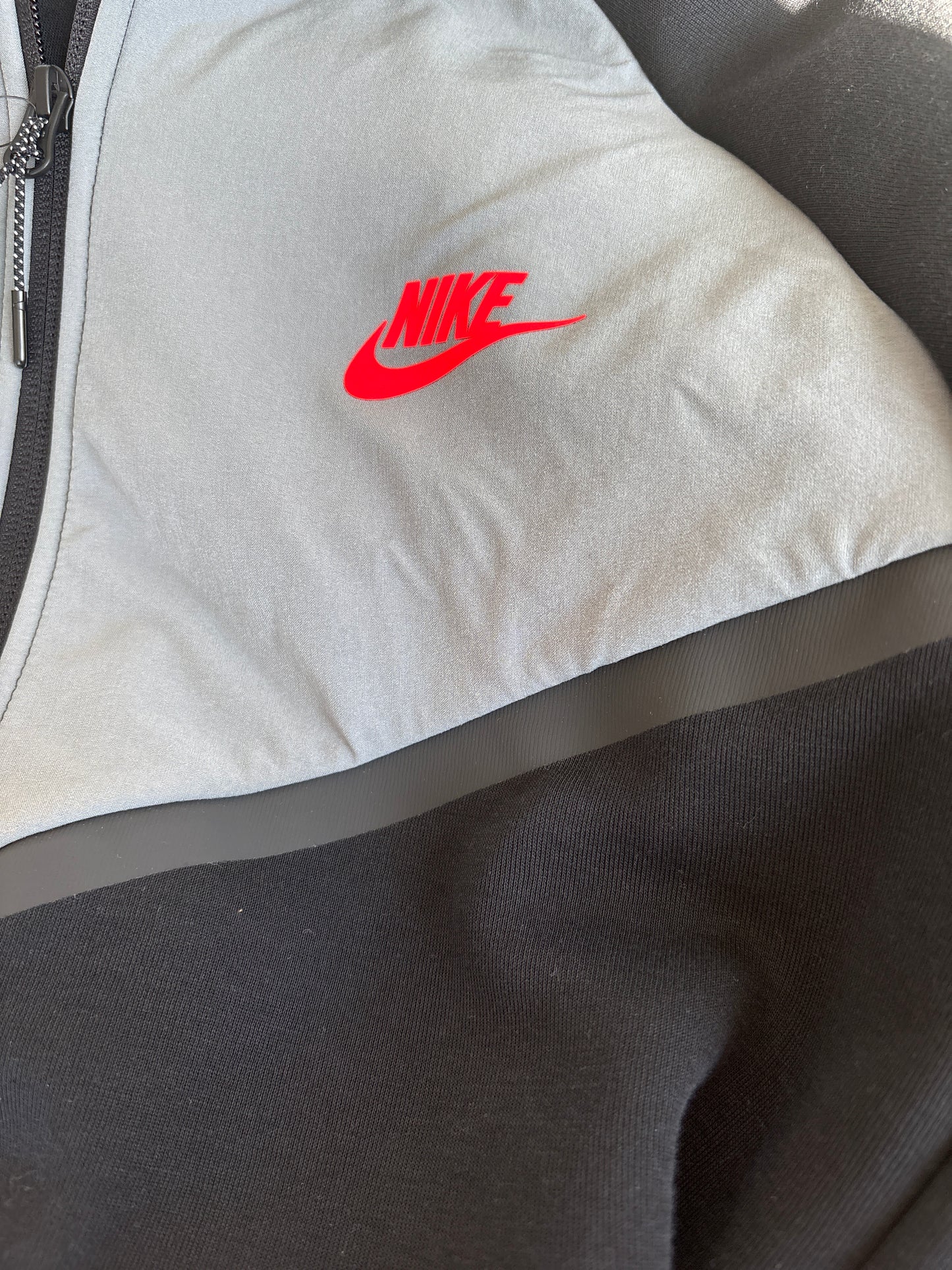 Nike Techjacke, schwarz/grau, Größe M