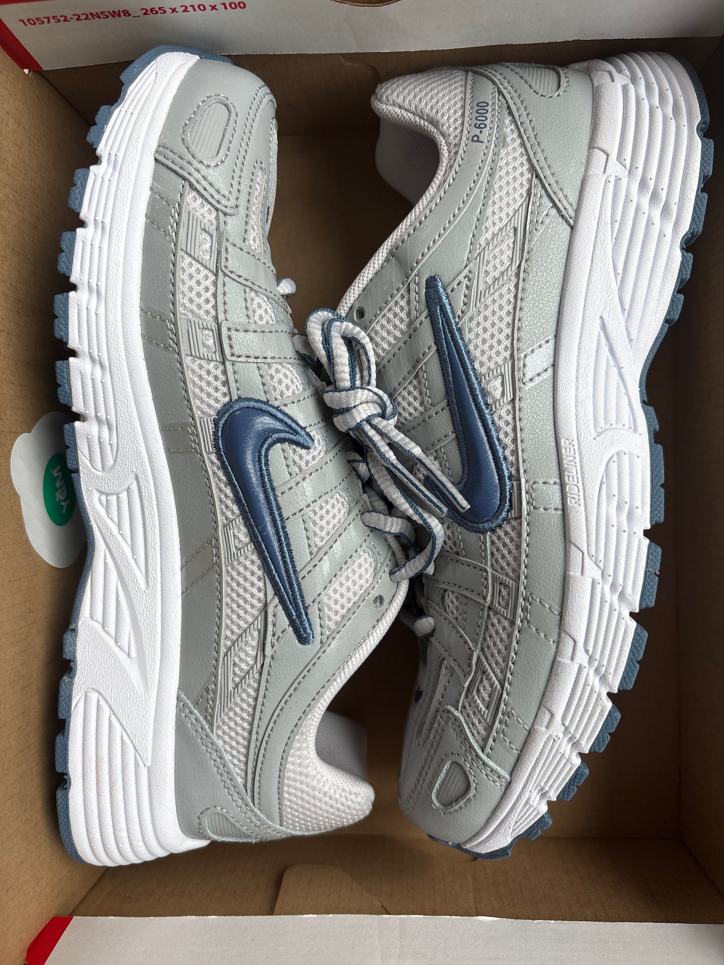 Nike P-6000 in grau/blau, Größe 33