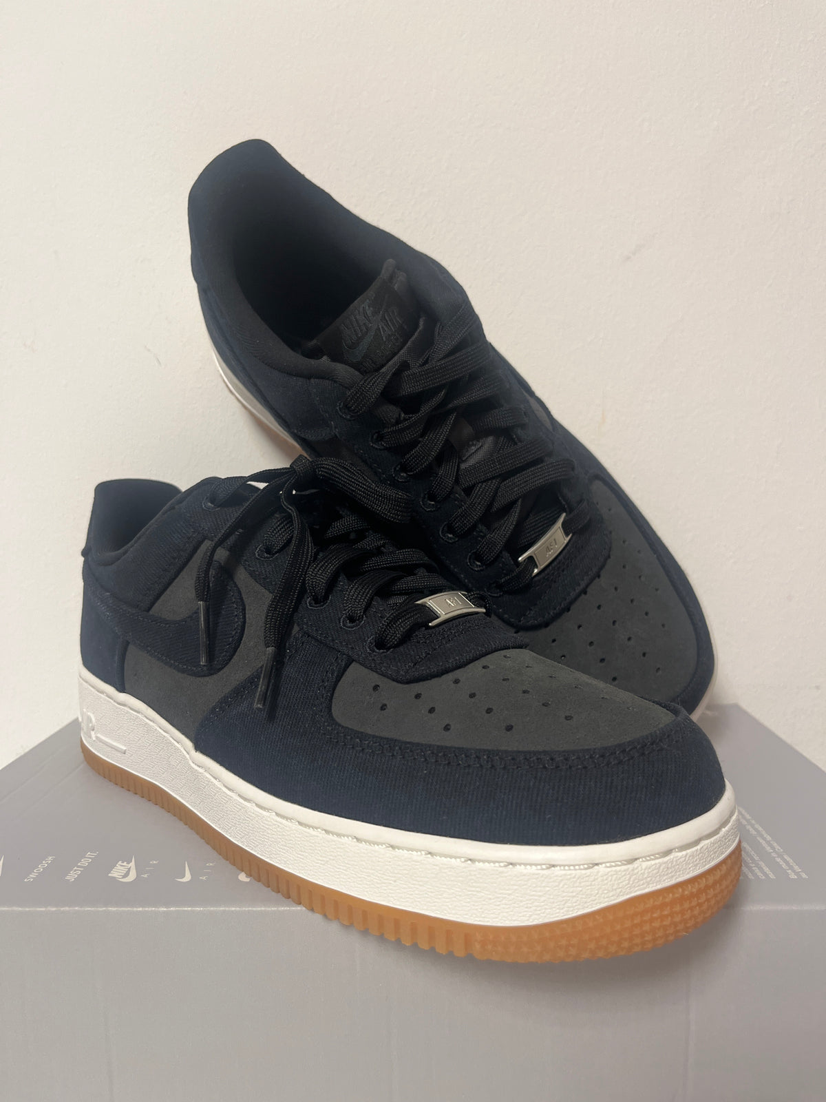 Nike Air Force 1 '07 in schwarz/anthrazit/weiß/braun, Größe 42,5