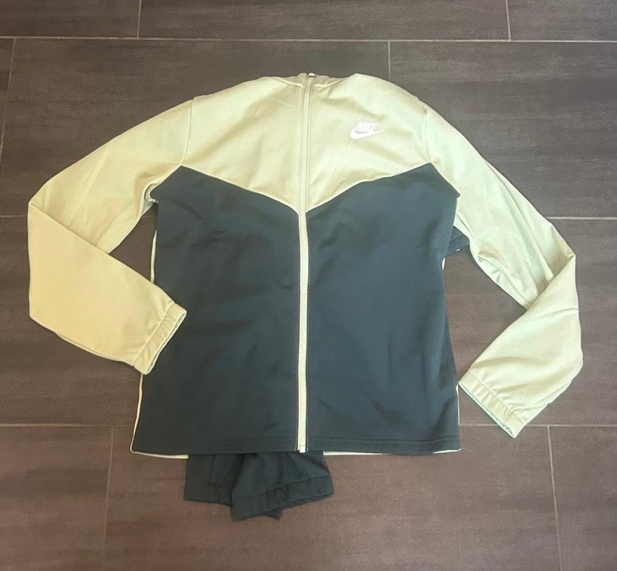 Nike Trainingsanzug Kinder Größe XL in dunkelgrün/hellgrün