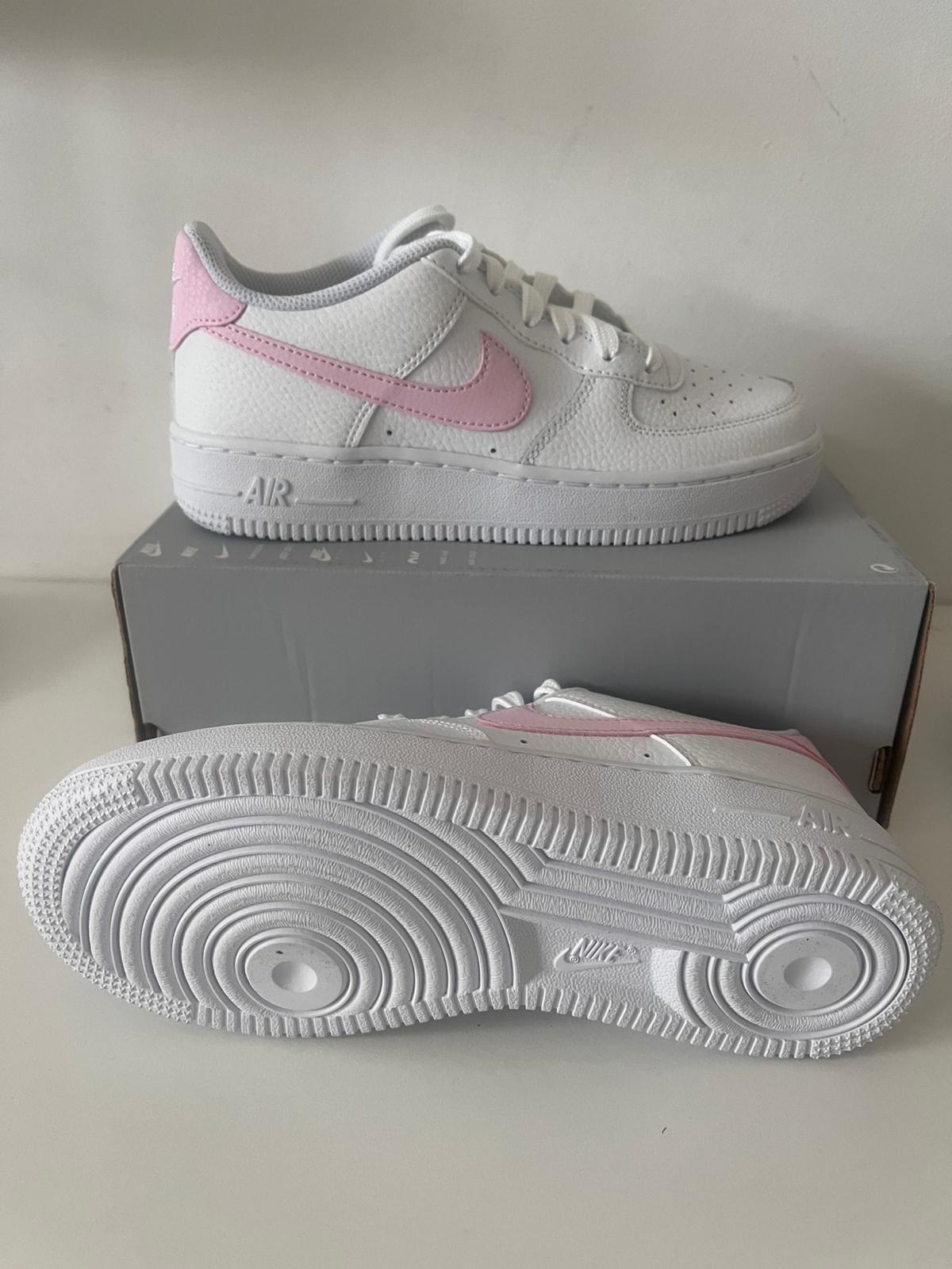 Nike Air Force 1 weiss/rosa, Gr. 36,5