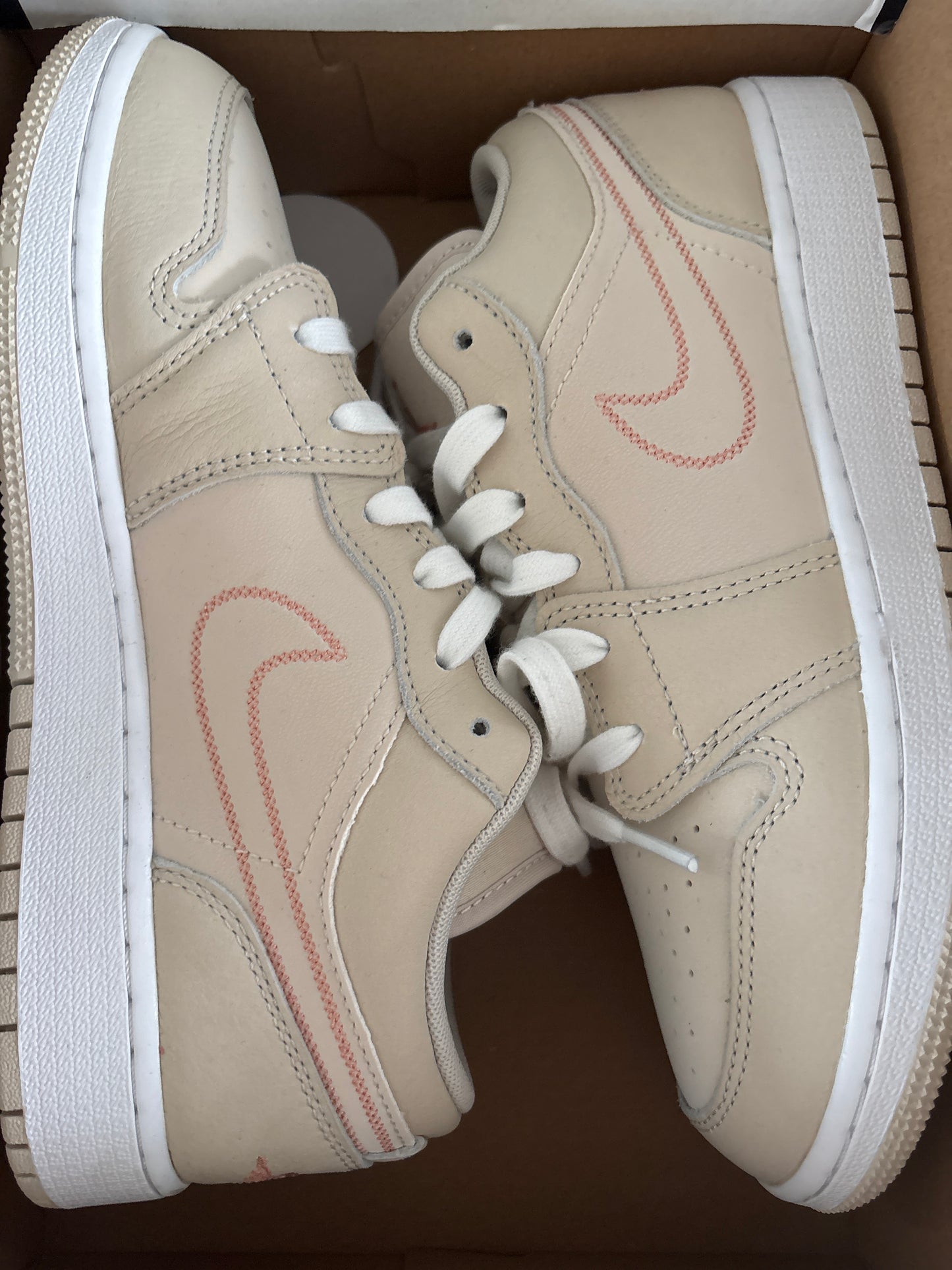 Nike Air Jordan 1 low in beige/weiss, Größe wählbar