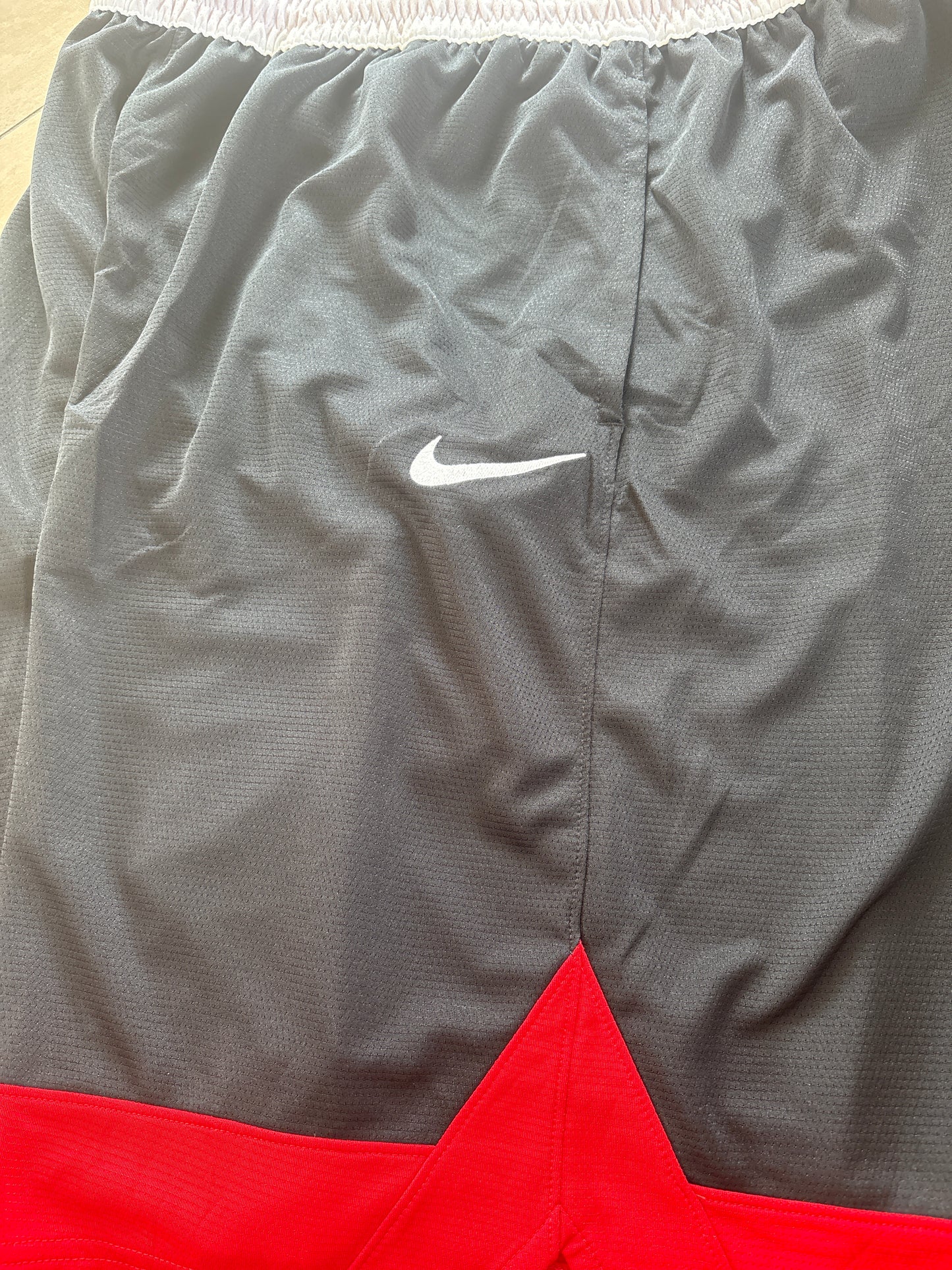 Nike kurze Basketball hose, rot/schwarz/weiss , Größe wählbar