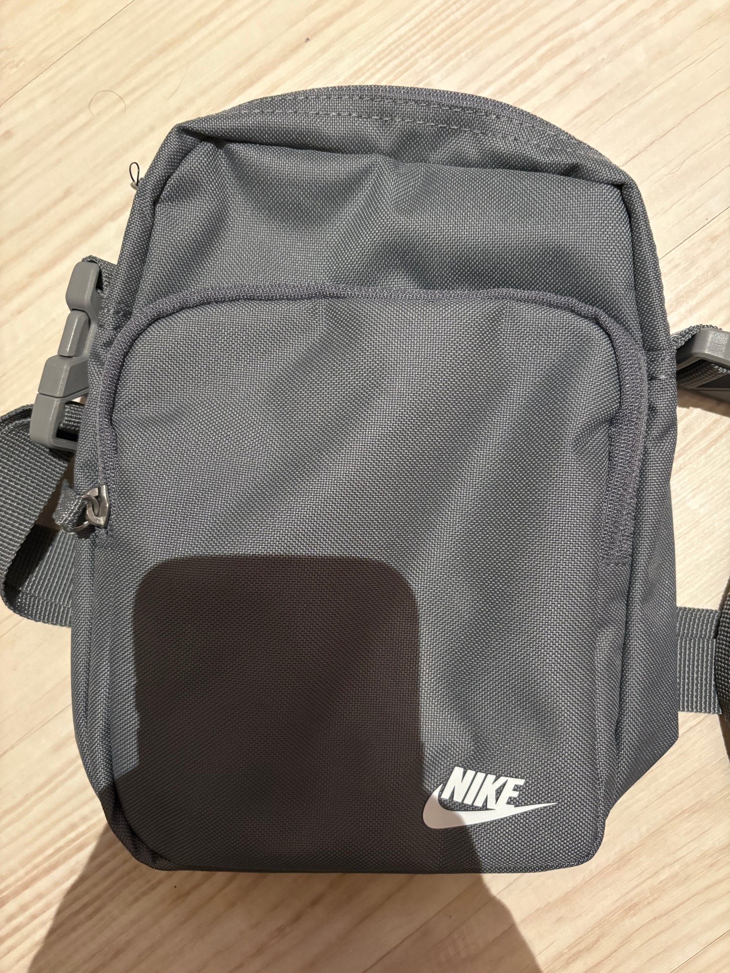Nike Umhängetasche grau