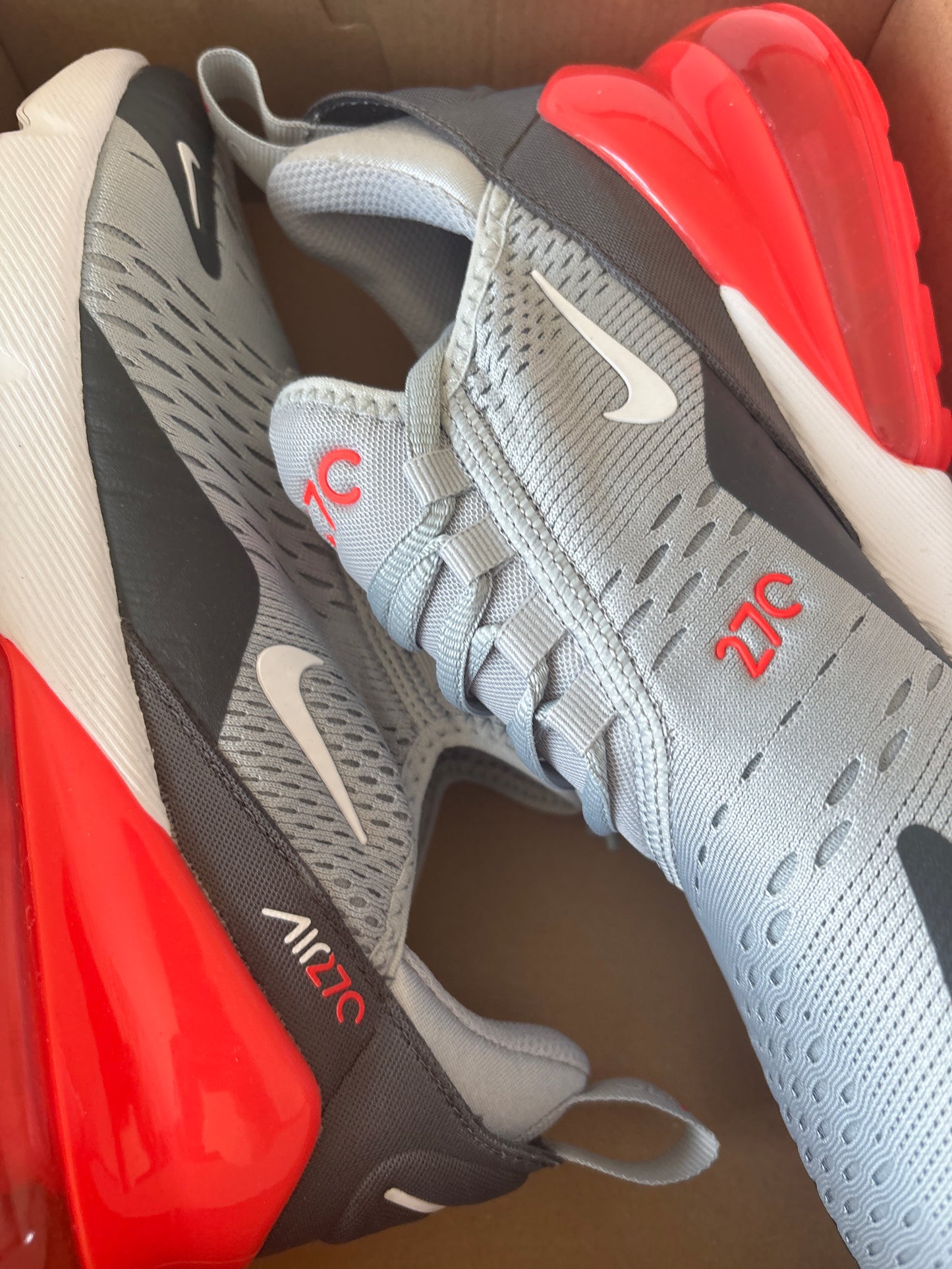Nike Air Max 270, in grau/orange/weiss, Größe 38