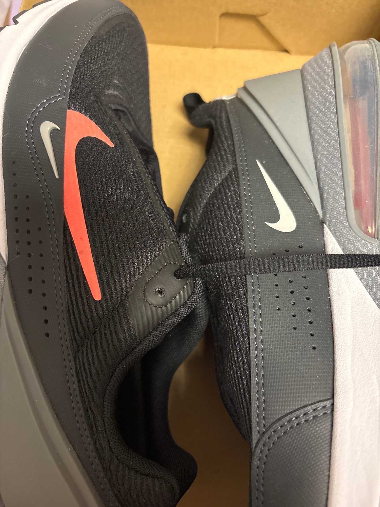 Nike Air Max Pulse in schwarz/weiss/rot, Gr. 39