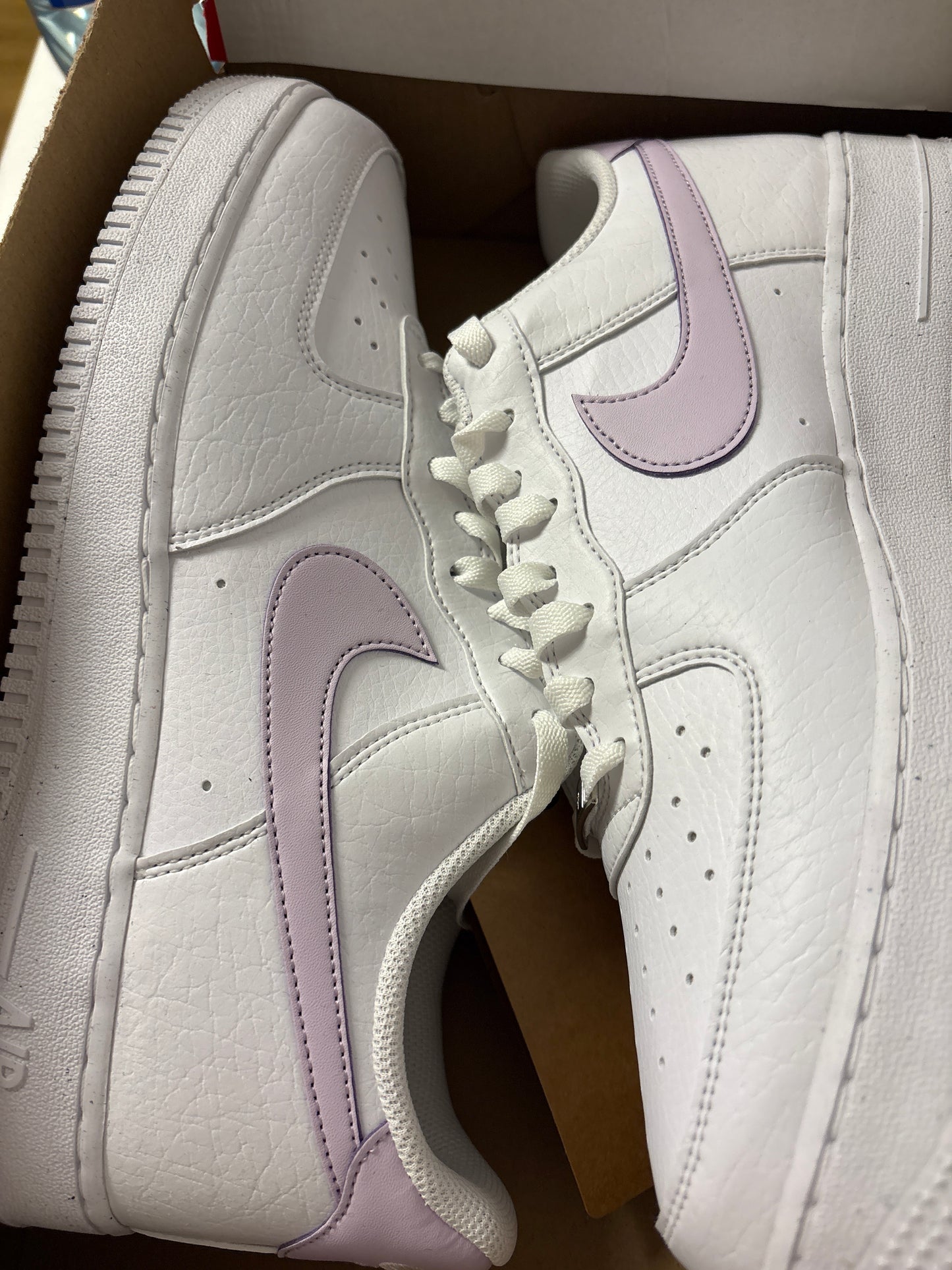 Nike Air Force 1, weiss/flieder, Größe 44,5