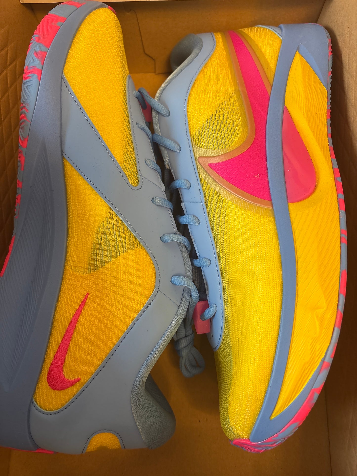 Nike Giannis Freak 6, in gelb/blau, Größe wählbar