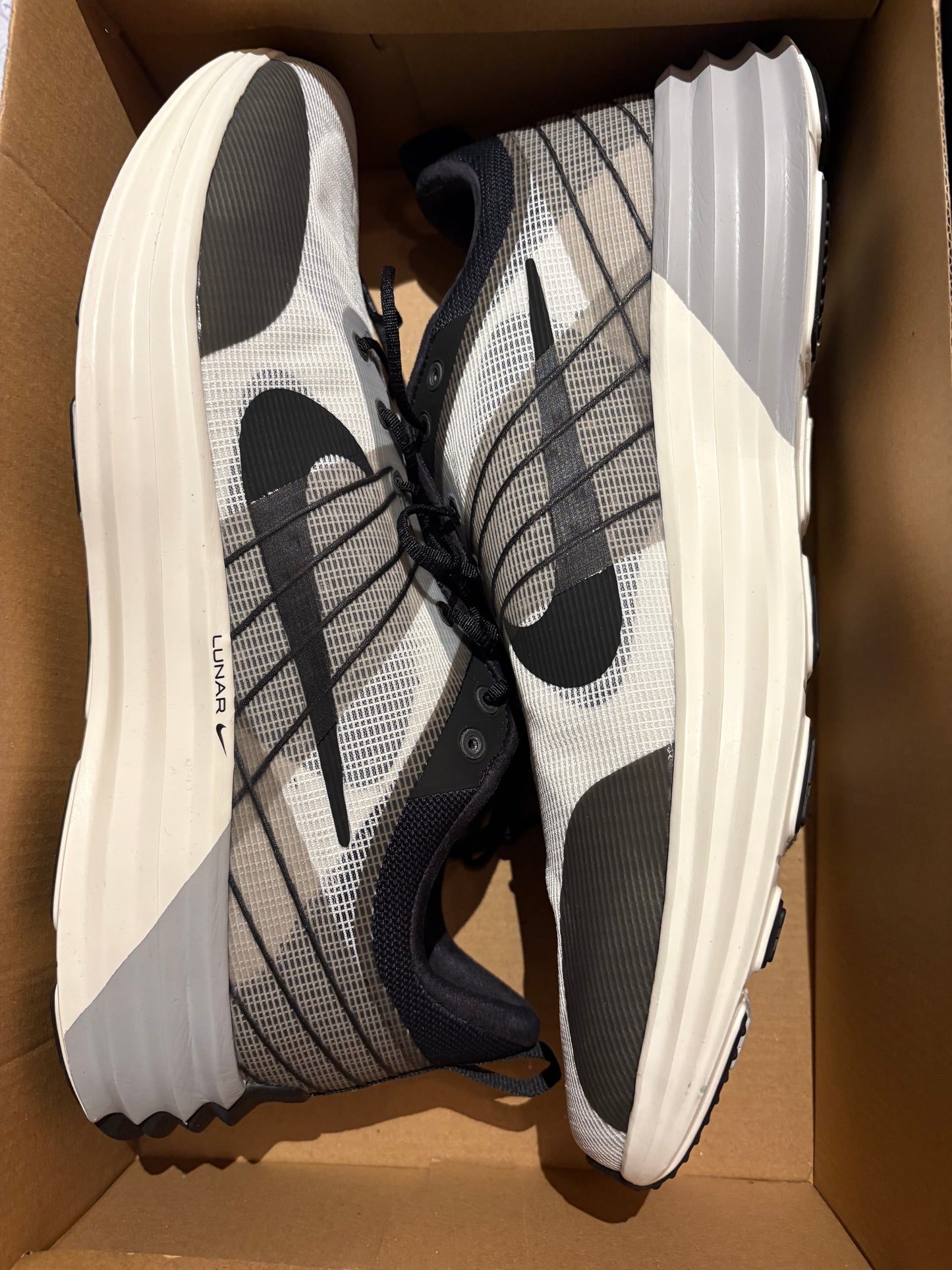 Nike Lunar Roam in weiss/schwarz/grau, Größe 48,5