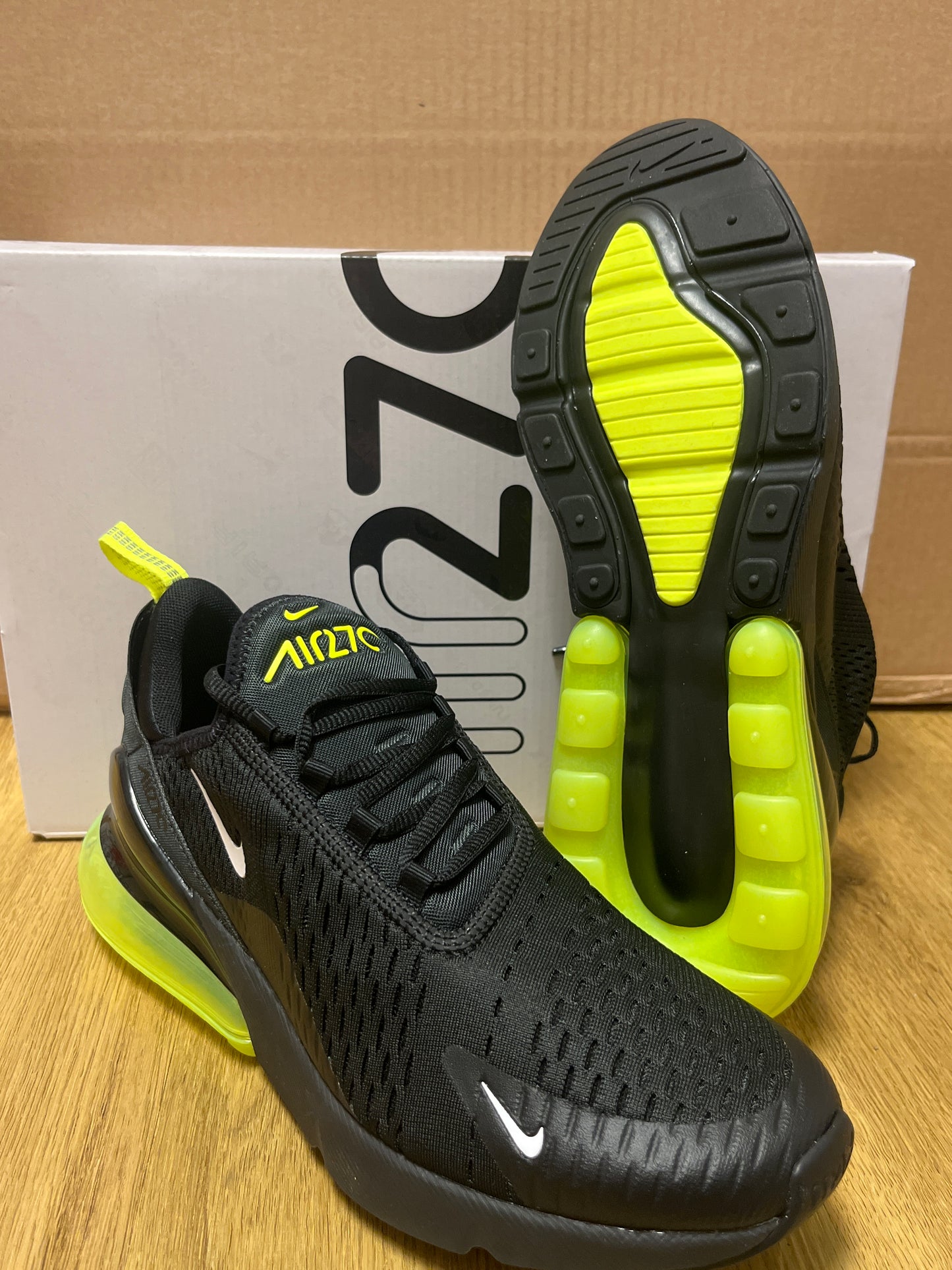 Nike Air Max 270 in schwarz/weiß/neongelb, Größe wählbar