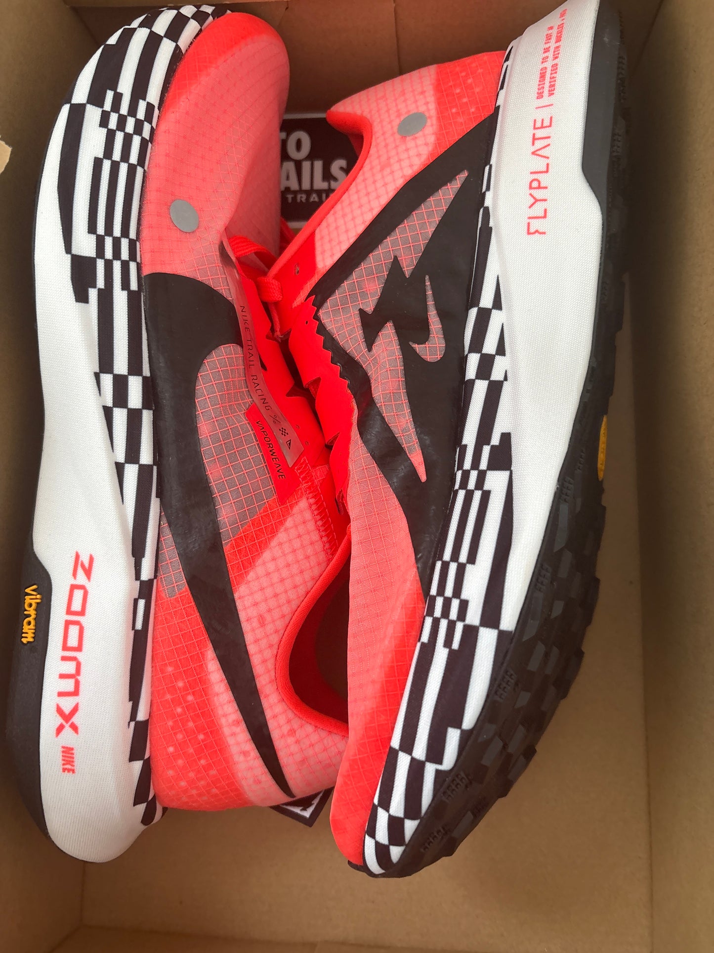 Nike Zoomx Ultrafly Trail schwarz/weiss/rot, Größe 47