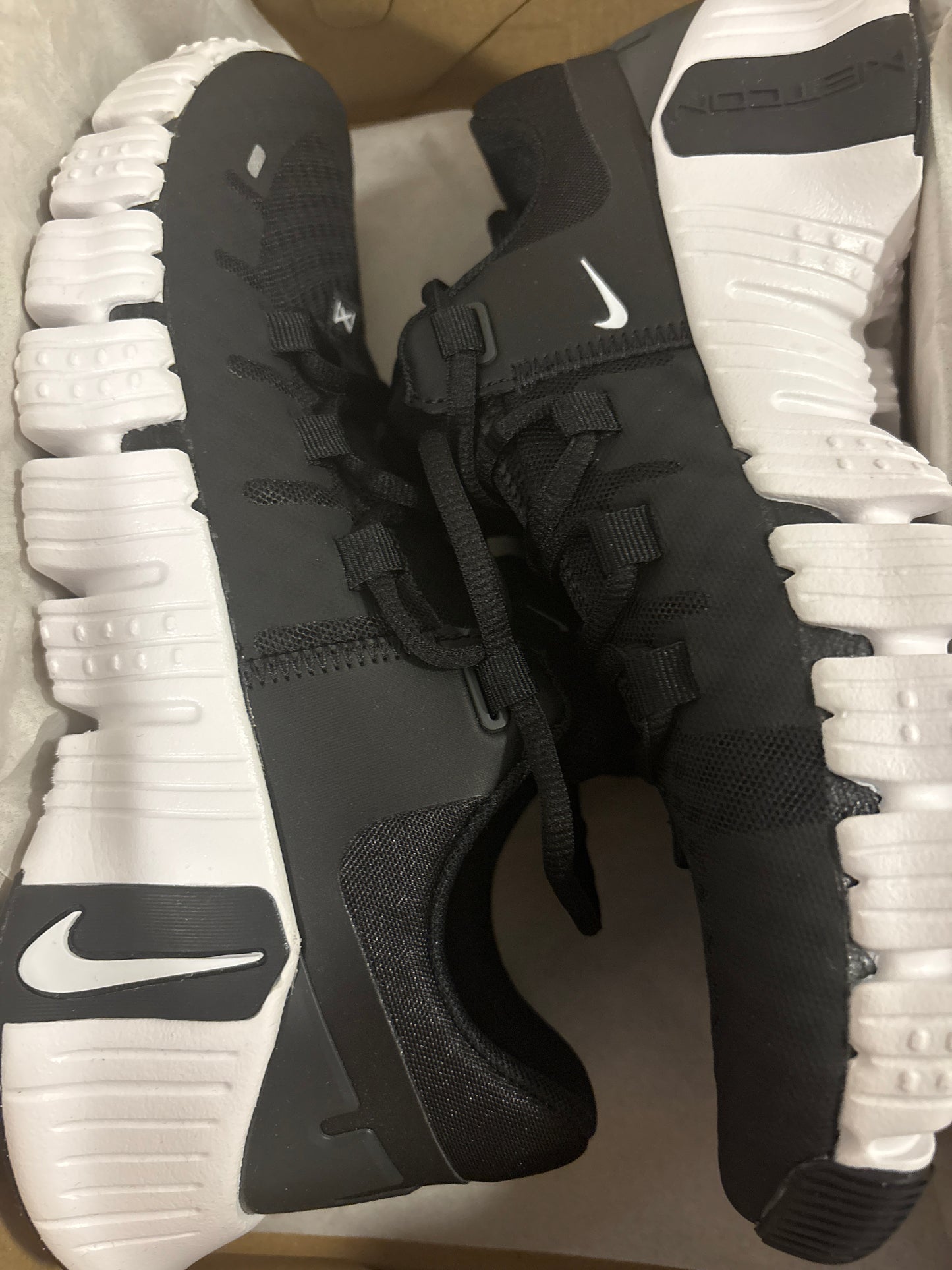Nike Free Metcon 5, Größe 42 in weiss/schwarz