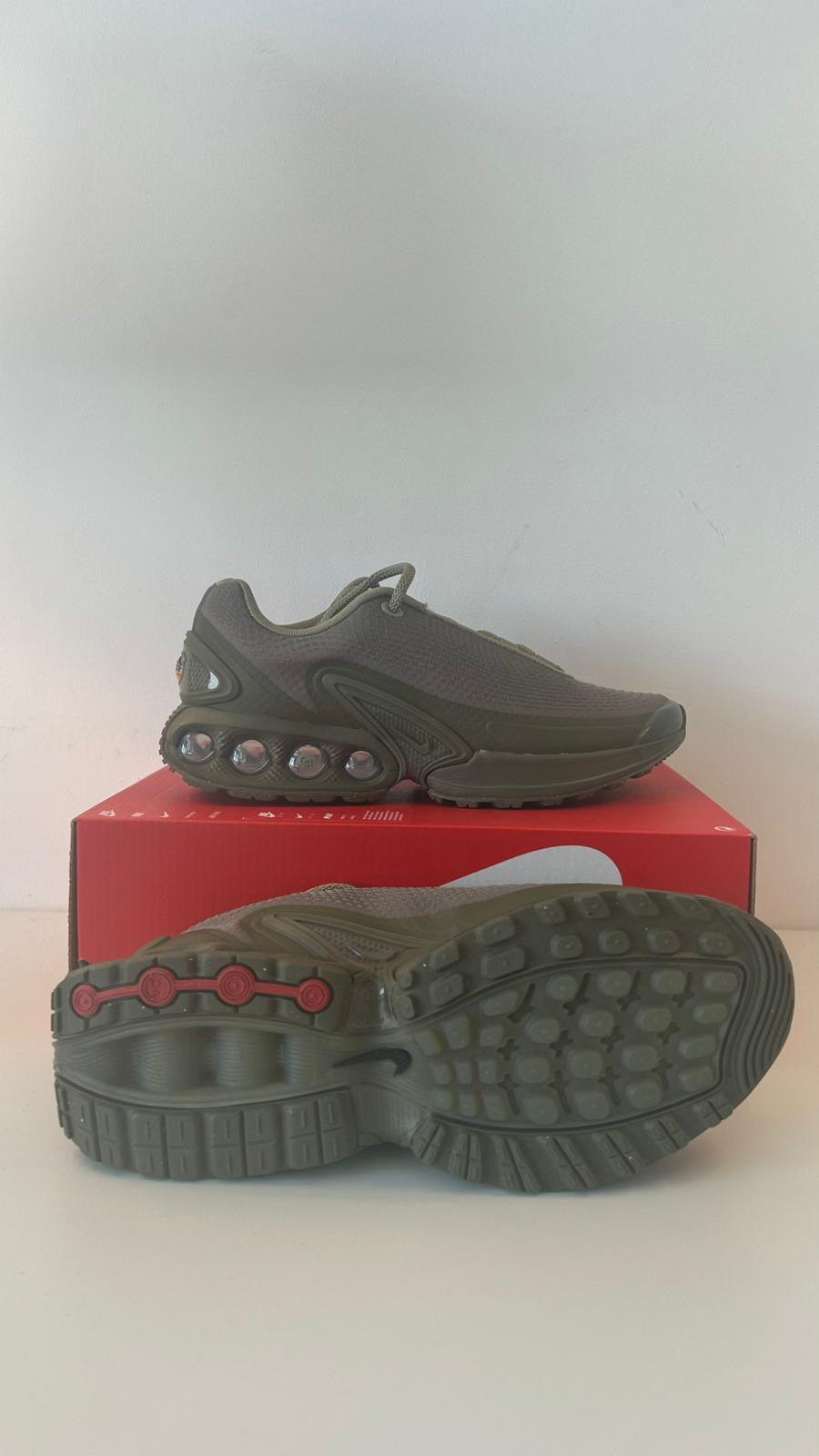Nike Air Max DN in olivegrün, Gr. 38