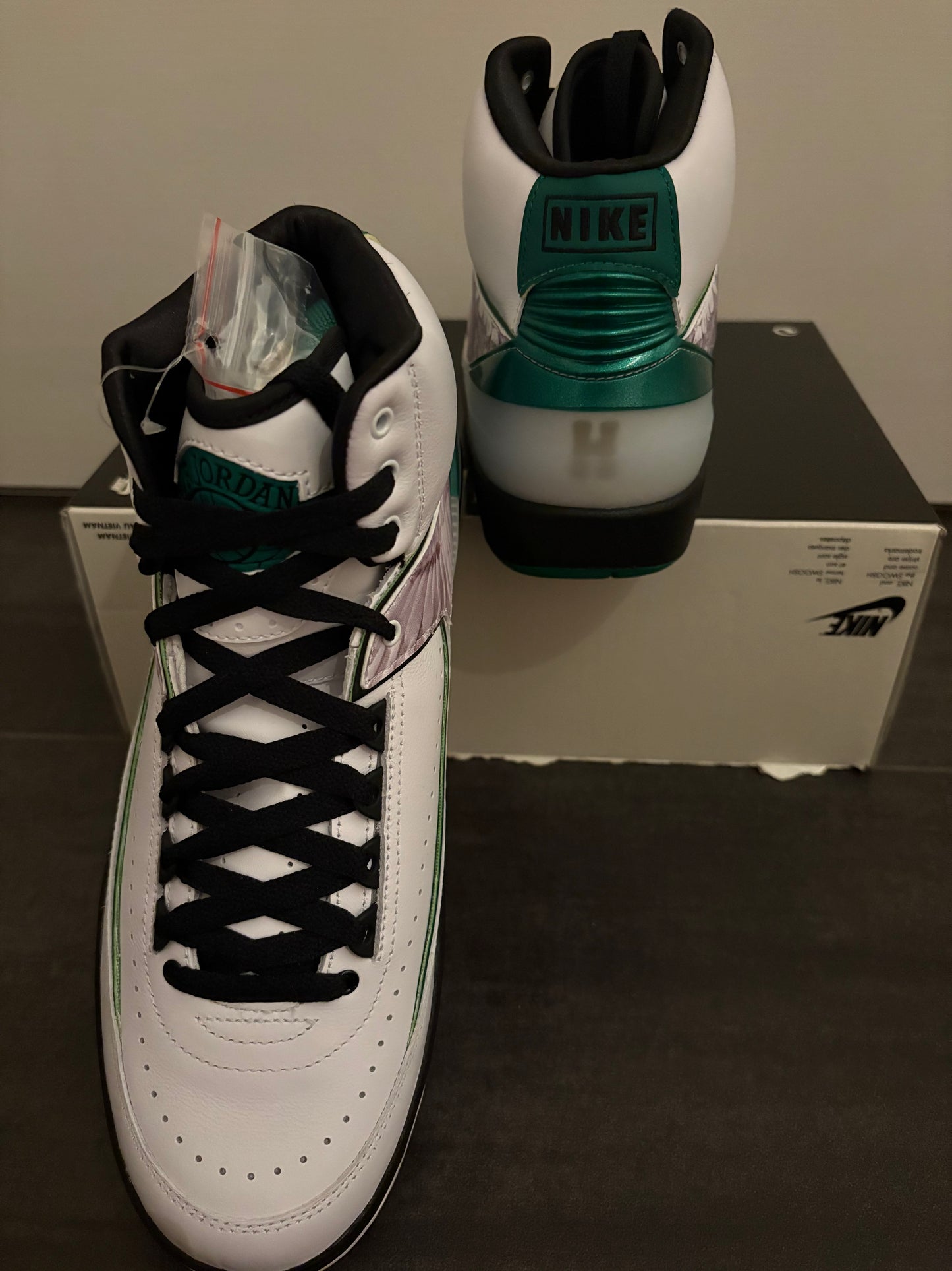 Air Jordan 2 Retro weiss/grün mit Muster, Größe 42