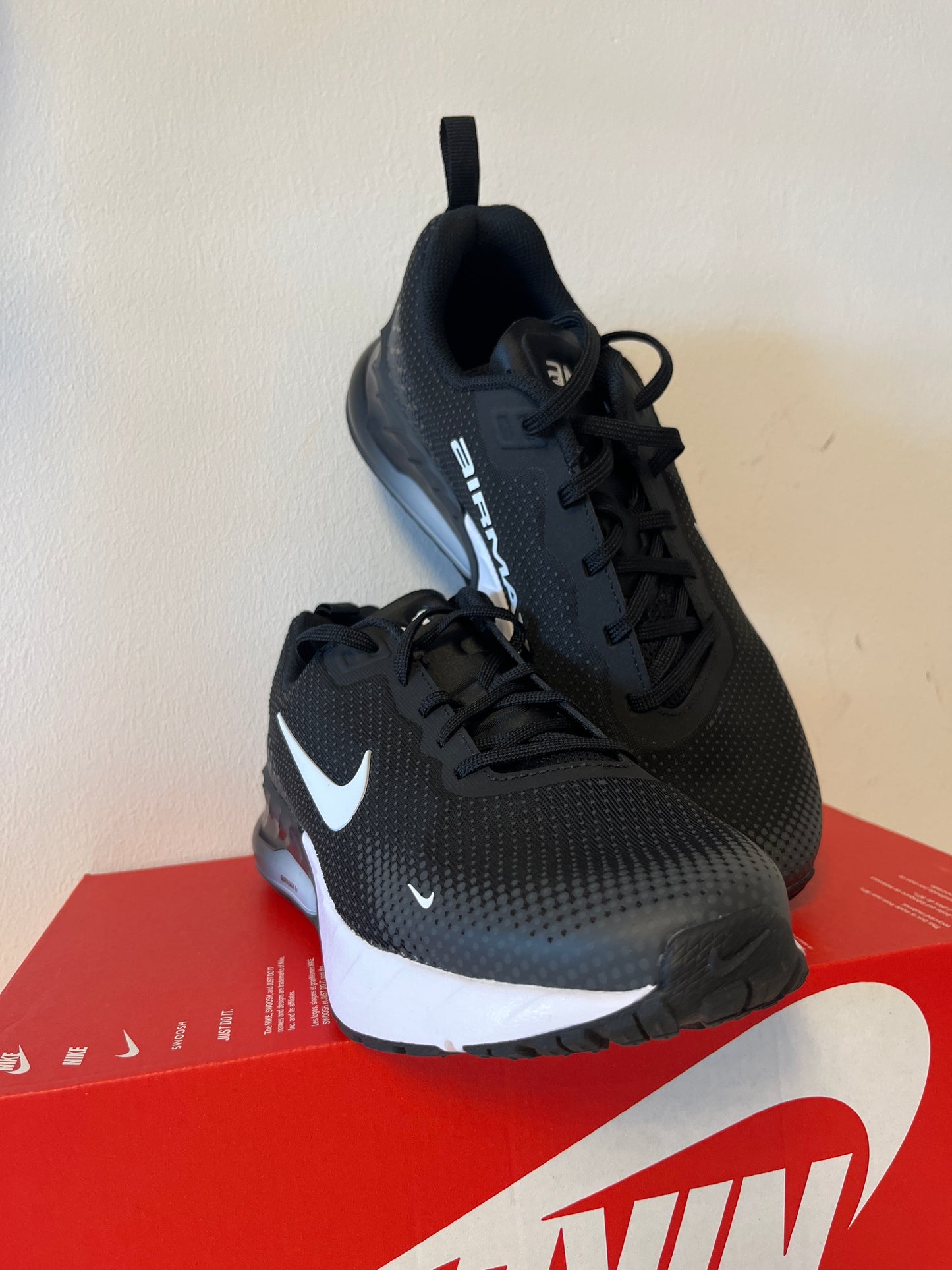 Nike Air Max Phoenix in schwarz/weiß, Größe 40