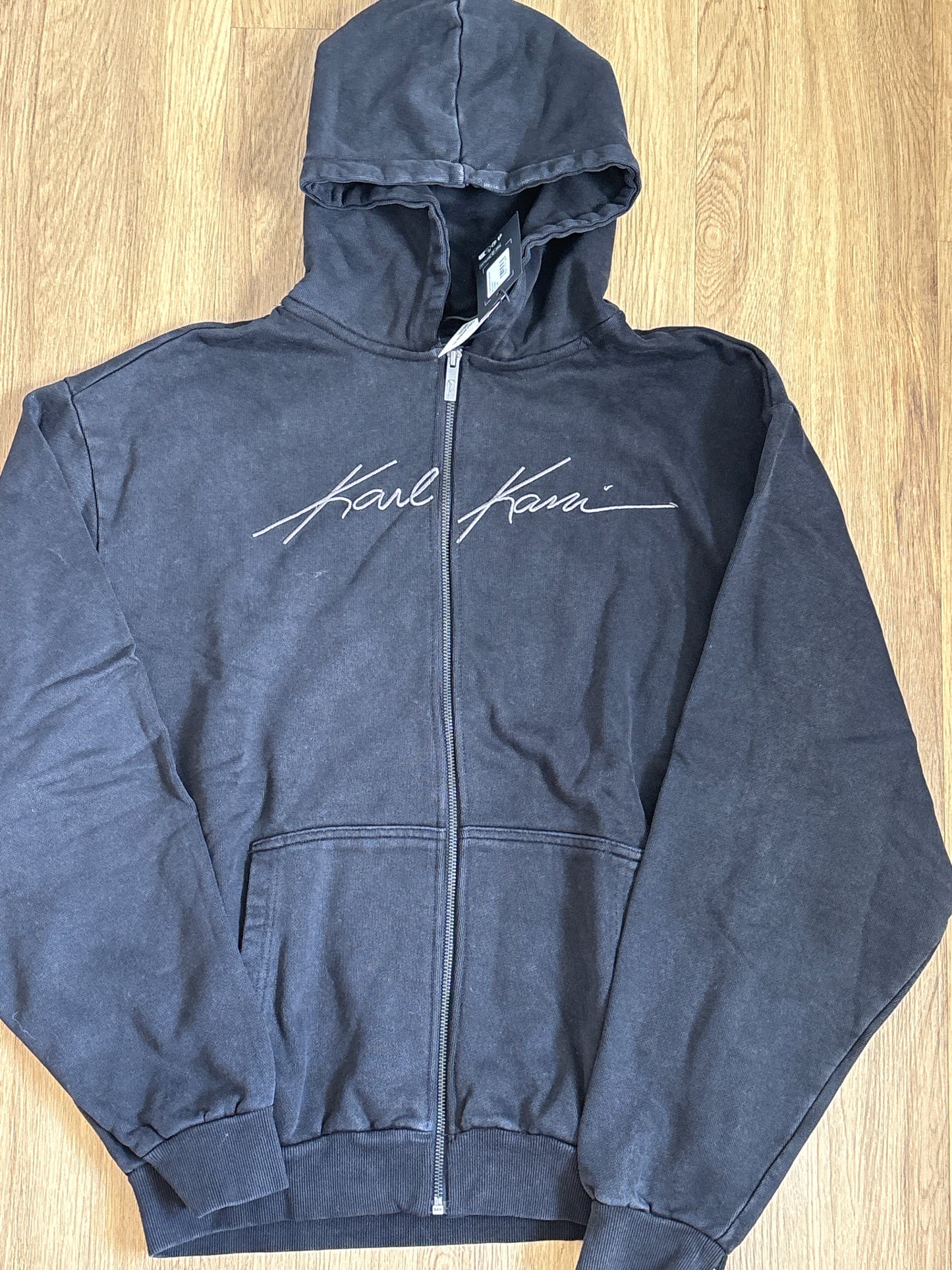 Karl Kani Joggingjacke schwarz/verwaschen mit silberner Schrift, Größe M