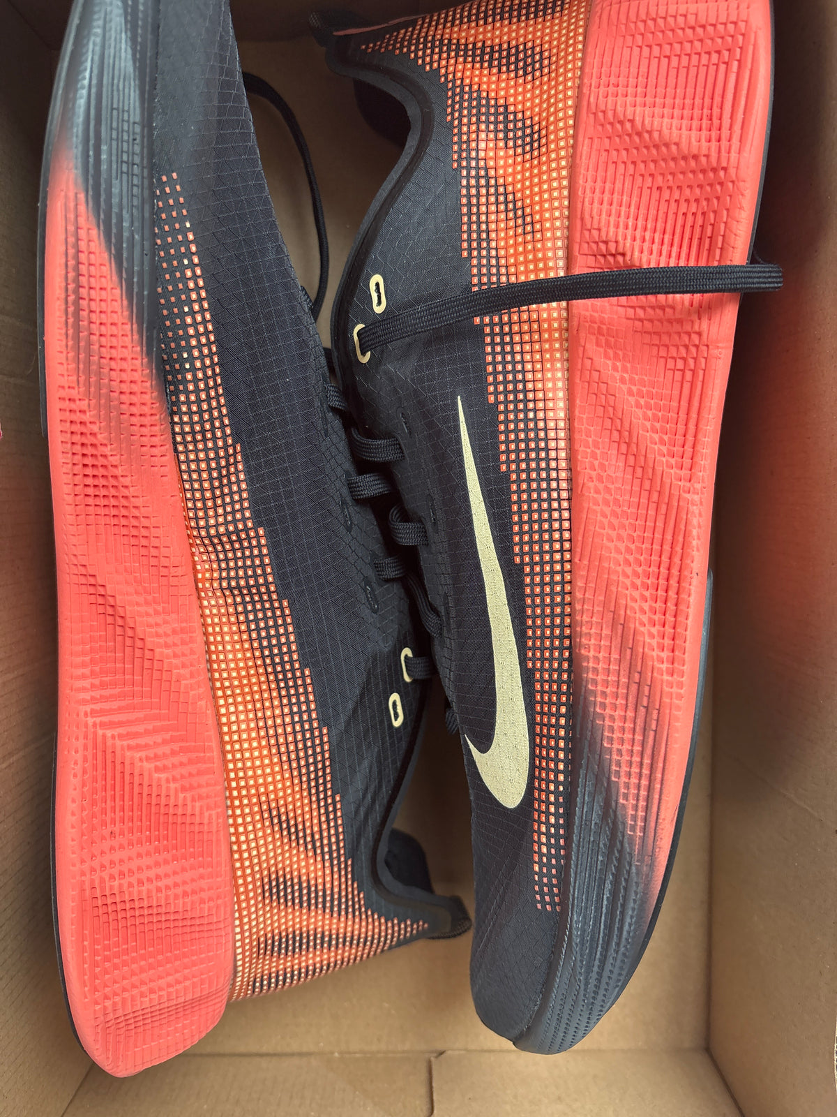 Nike Ava X in schwarz/orange Gr. 48,5