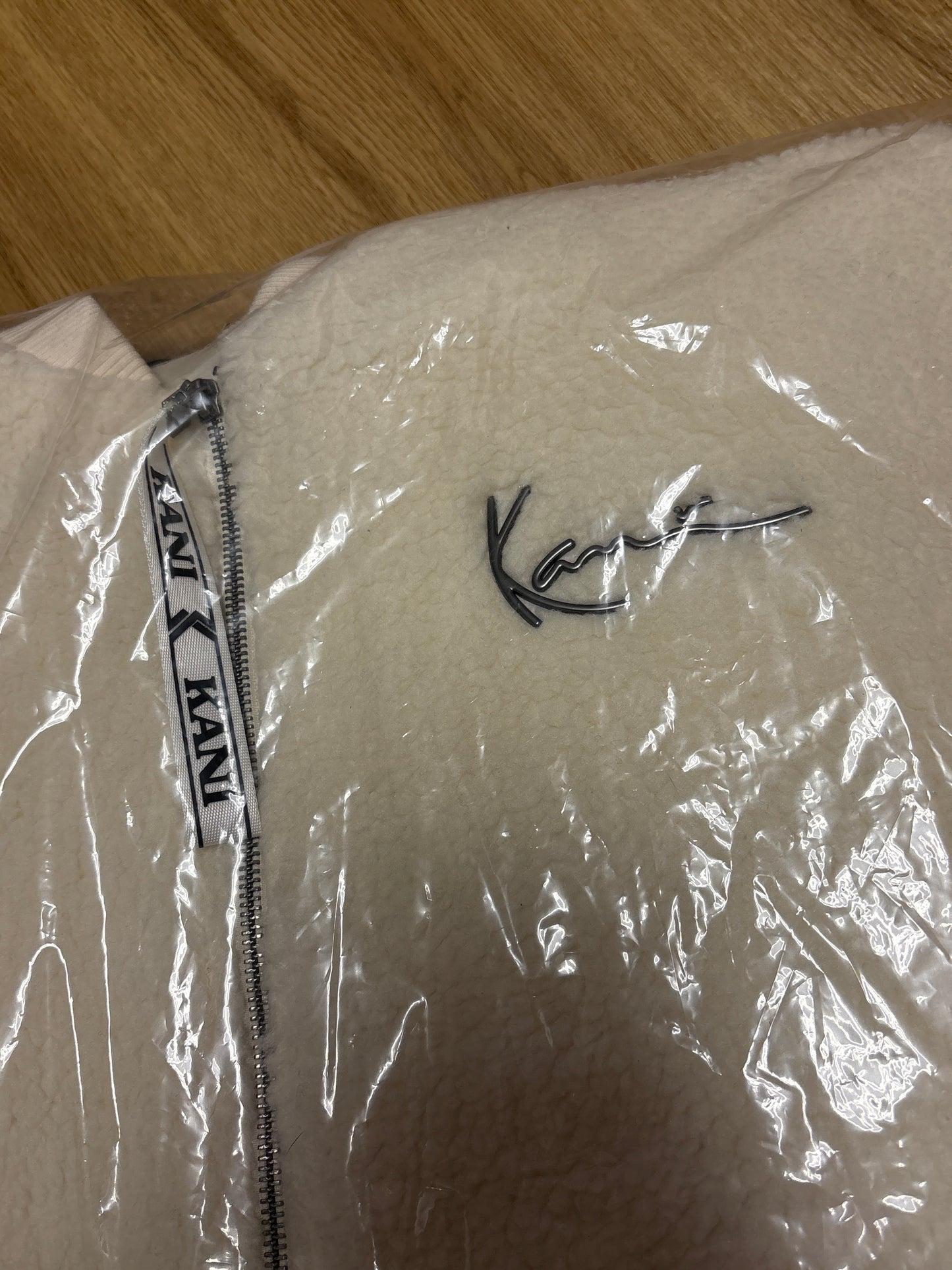 Karl Kani Puffer Plüsch Jacke in creme, Größe L