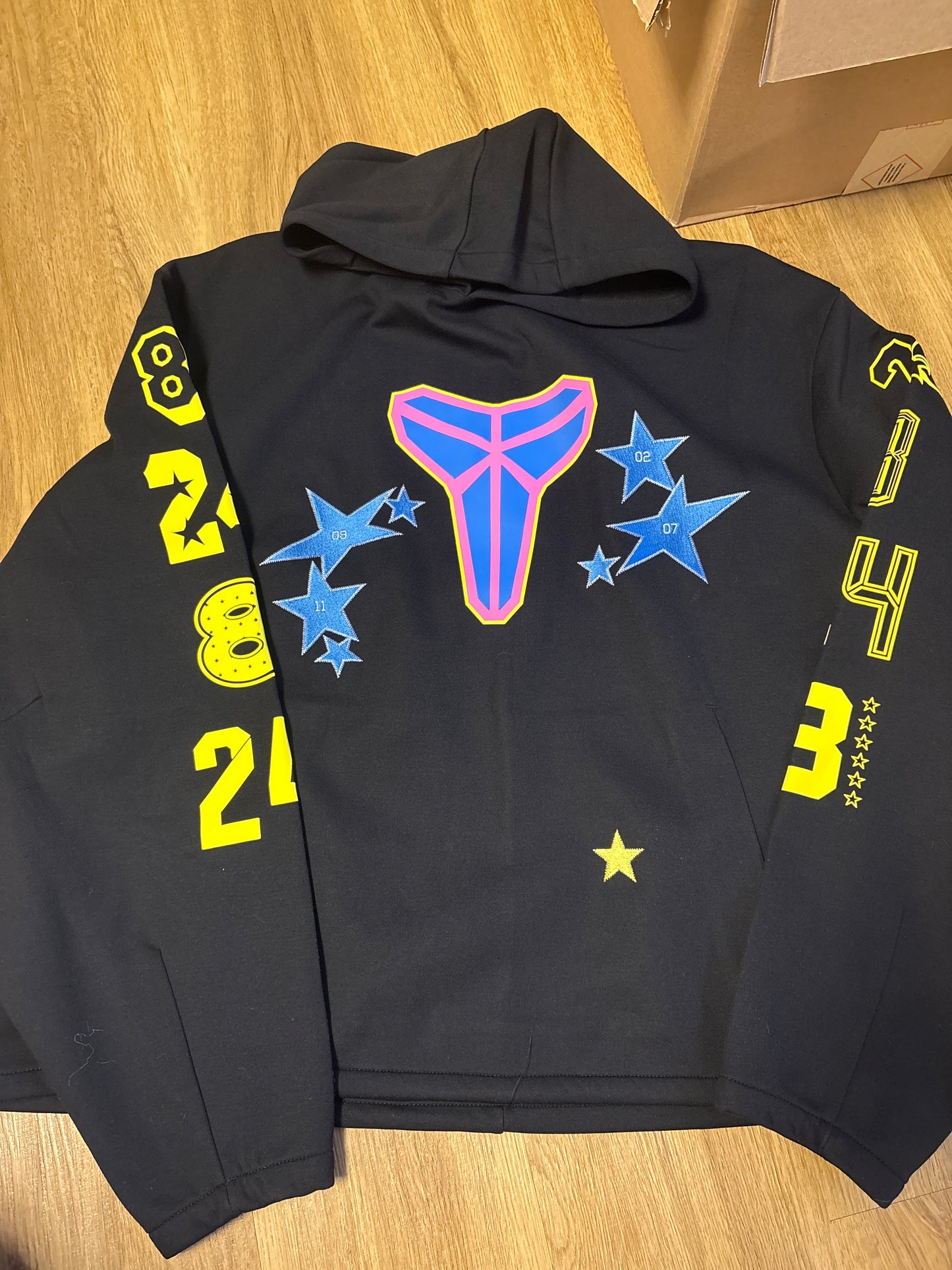 K Hoodie, Größe XXL, schwarz mit buntem Aufdruck