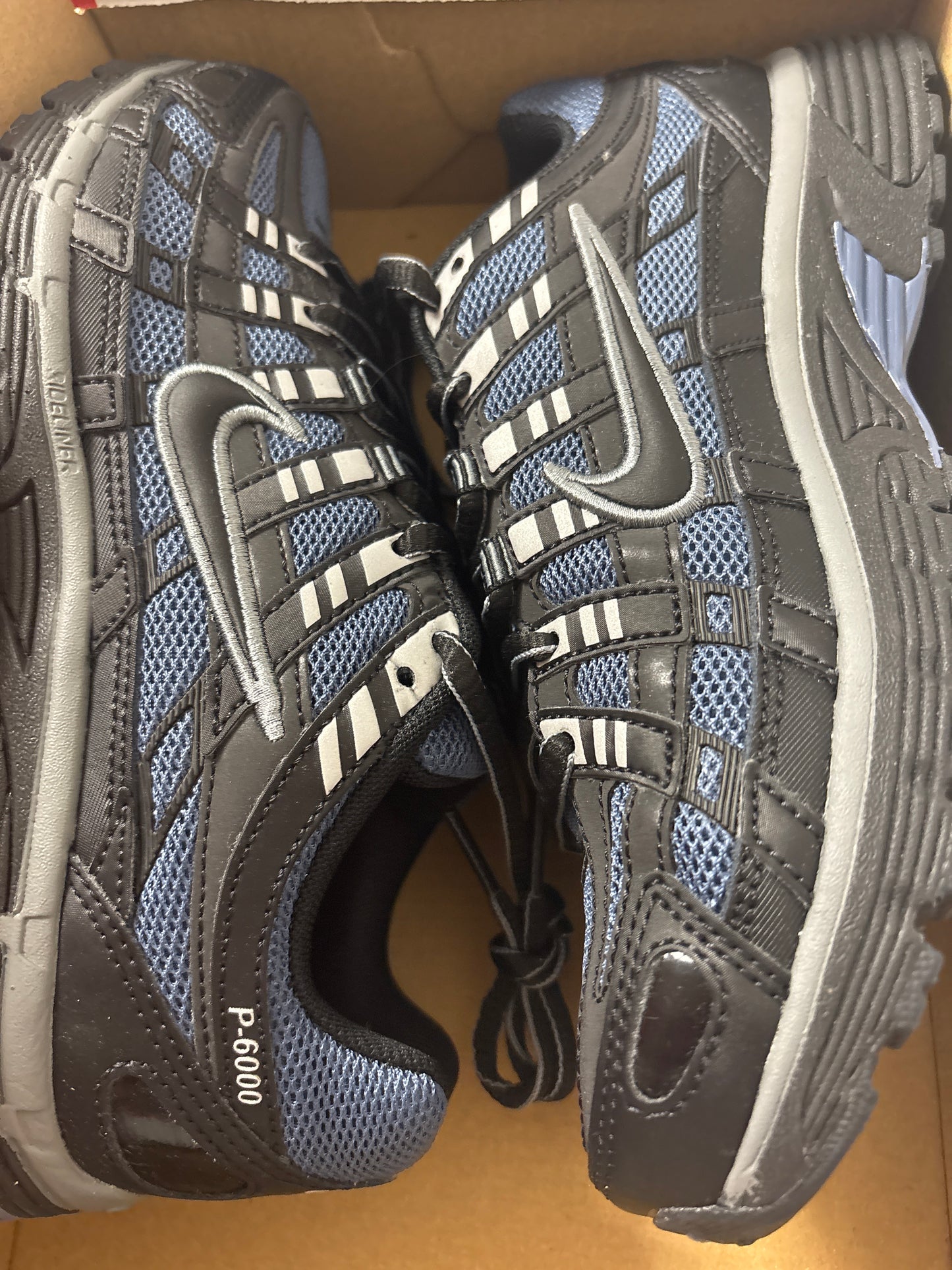 Nike P-6000 in schwarz/blau, Größe 37,5