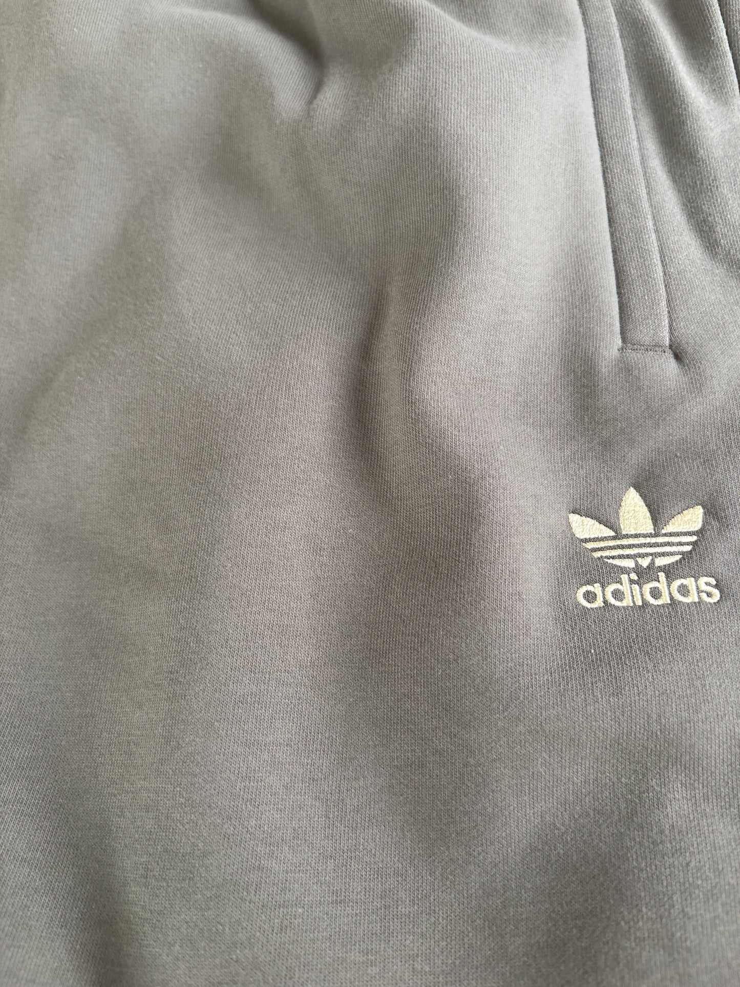 Adidas kurze Hose, dunkelgrün , Größe wählbar