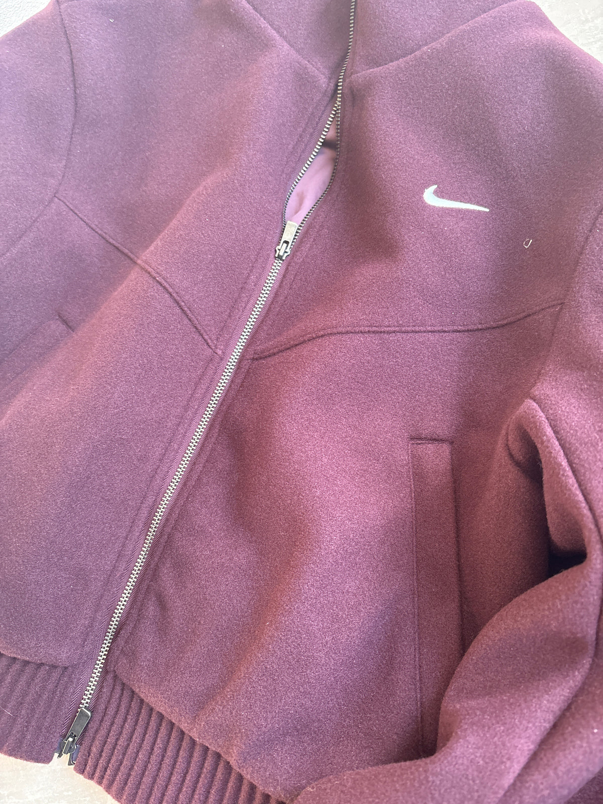 Nike Damen Jacke in weinrot, Größe S