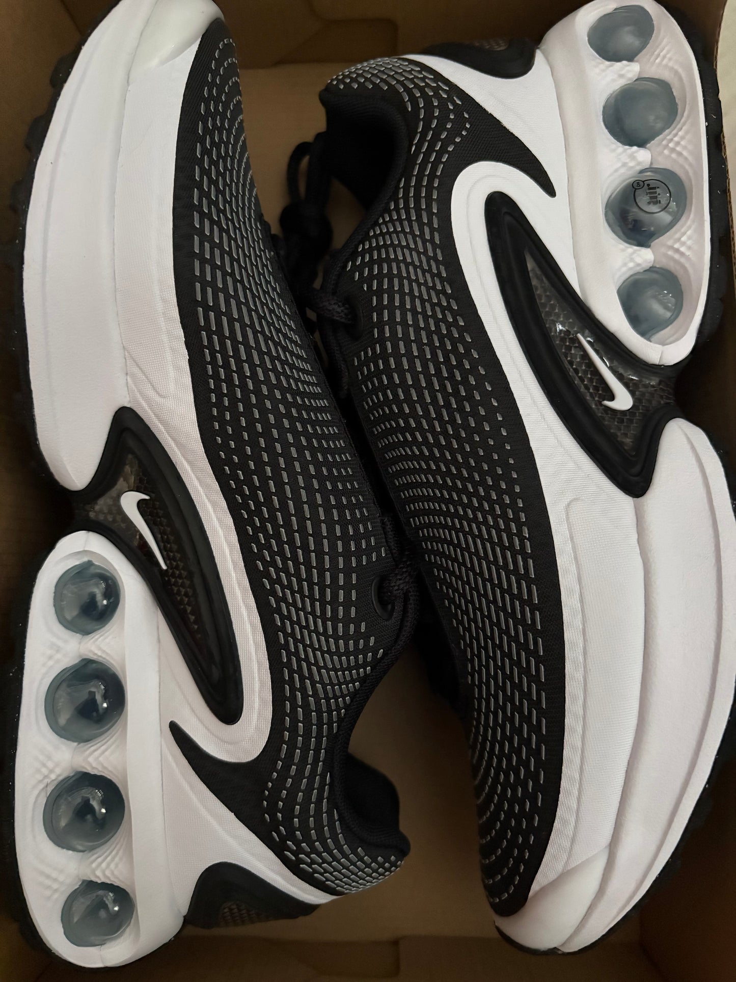 Nike Air Max DN in schwarz/weiss, Gr. Wählbar