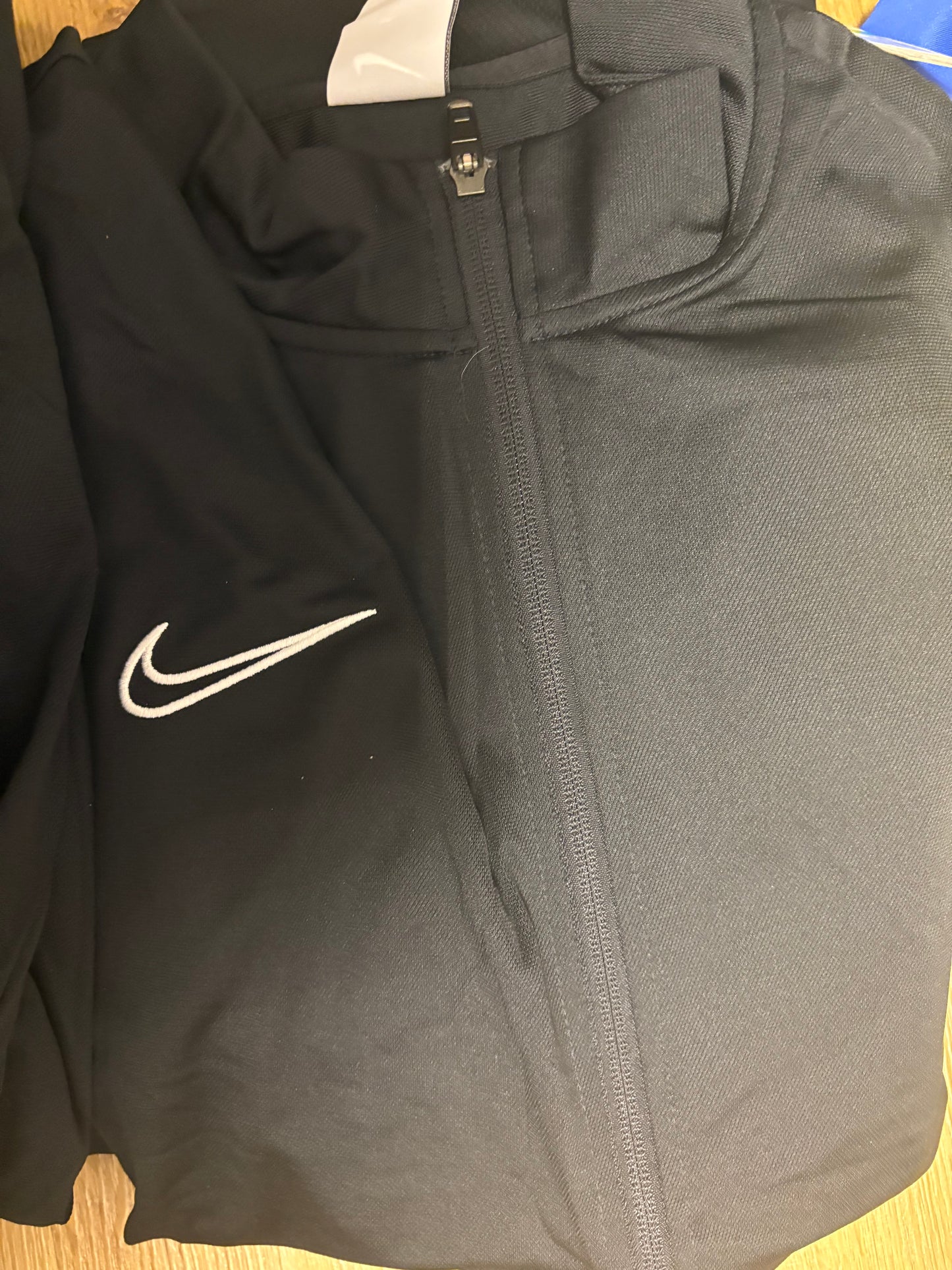 Nike Trainingsanzug, Größe wählbar in schwarz mit weißen Akzenten