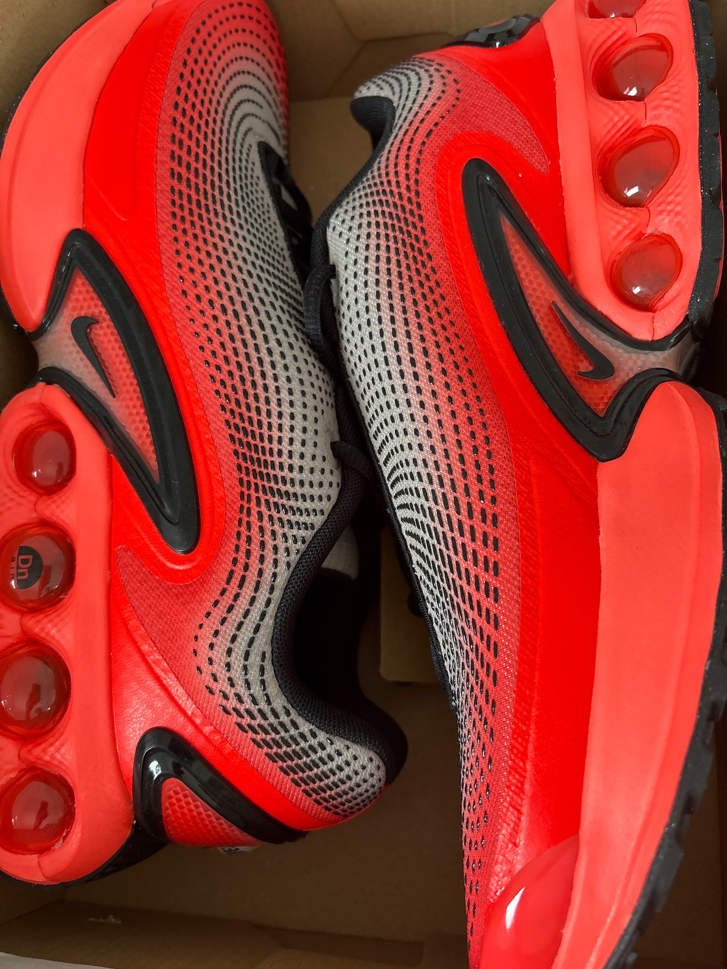 Nike Air Max DN in schwarz/orange, Gr. Wählbar