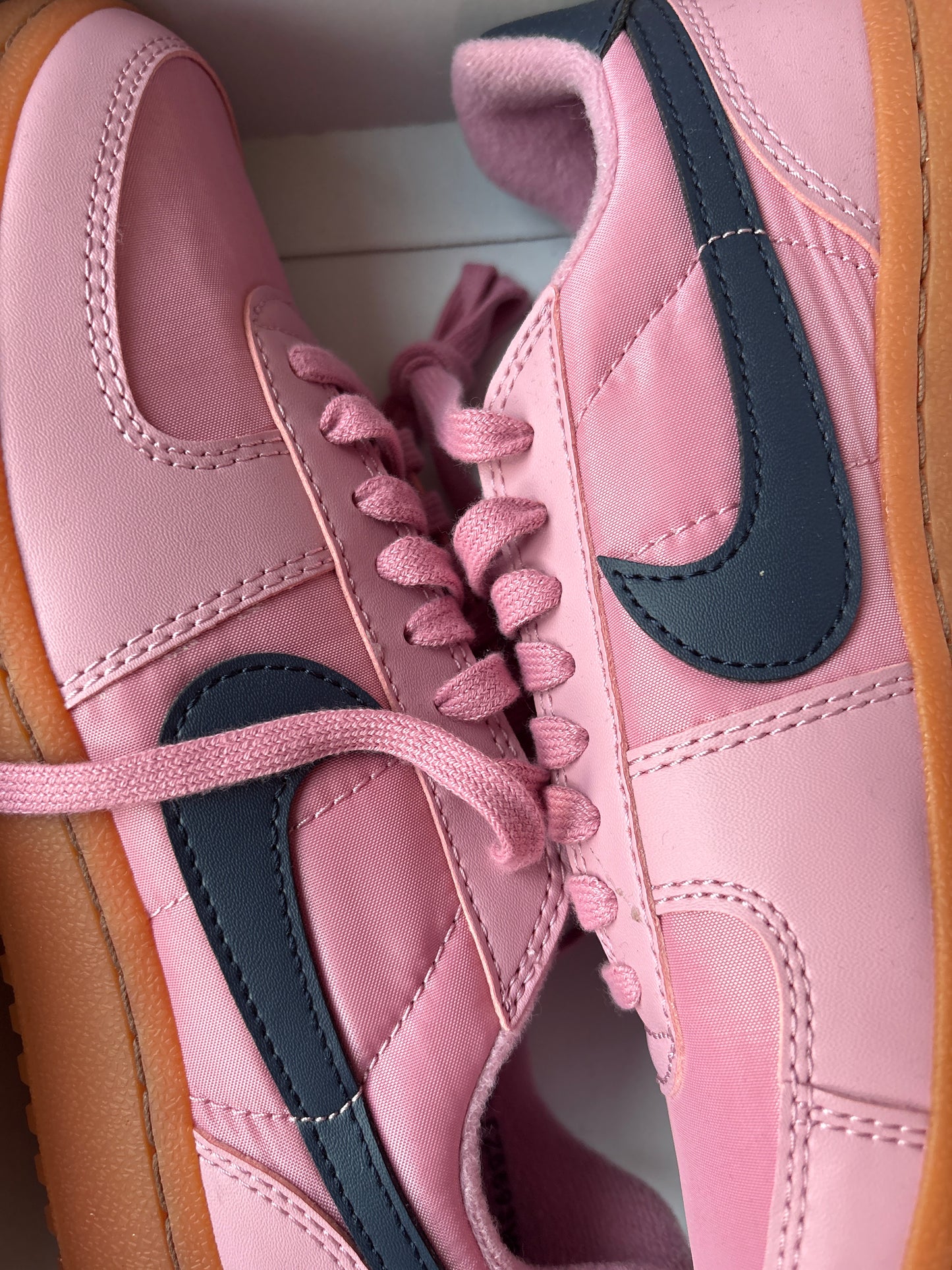 Nike General Field, rosa/schwarz in Größe 40