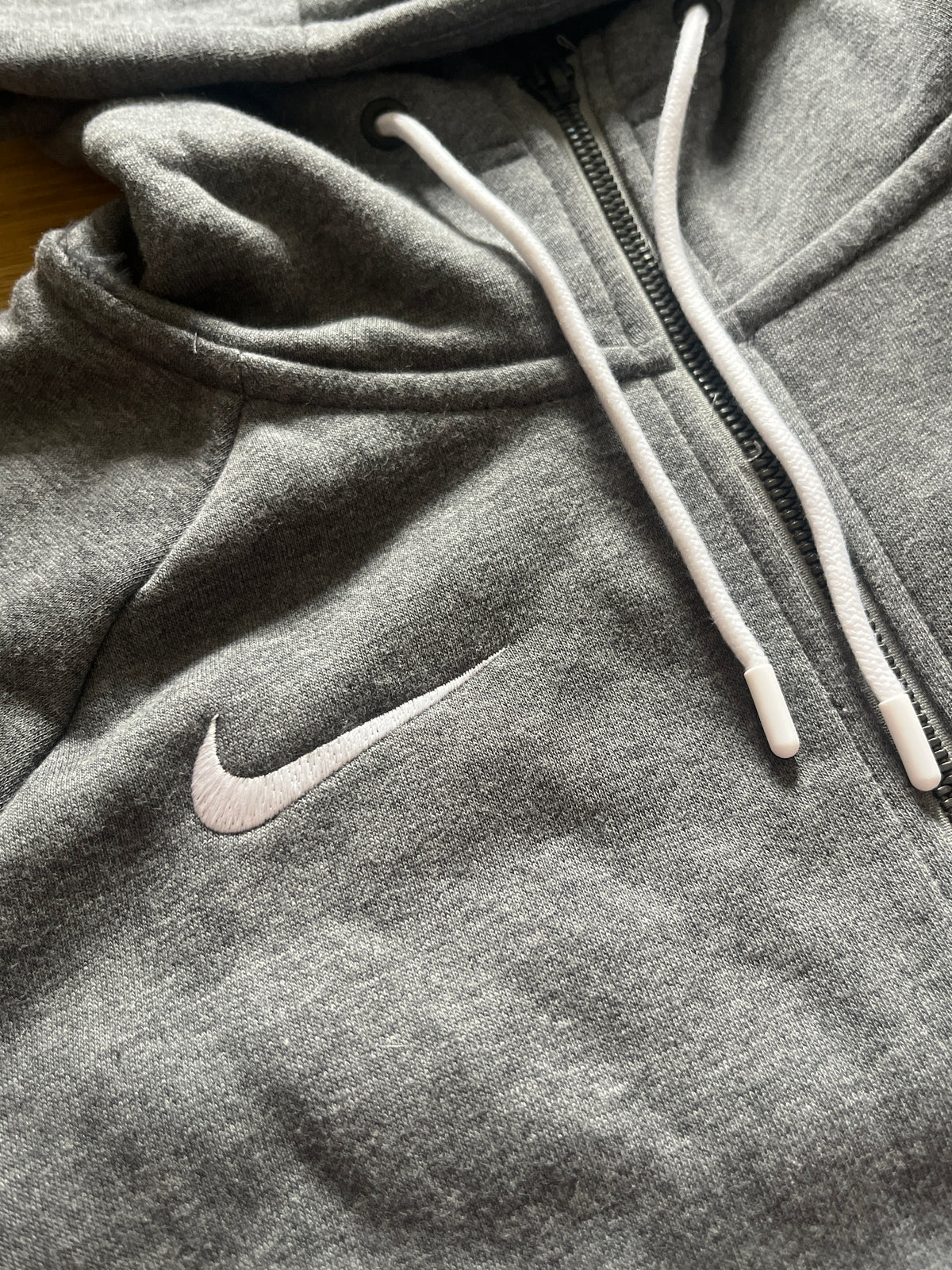 Nike Damen Joggingjacke in grau, Größe M