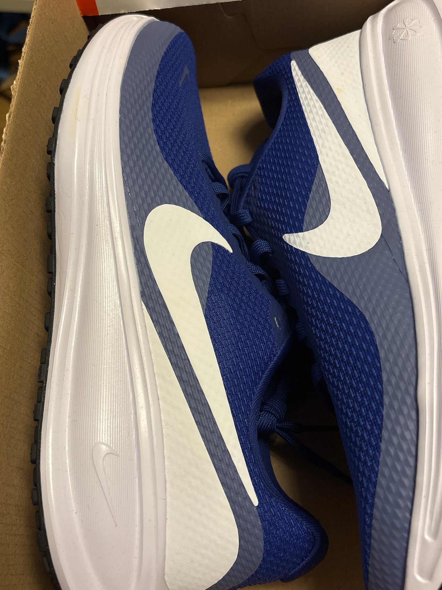 Nike Revolution 8 in blau/weiss, Größe 41