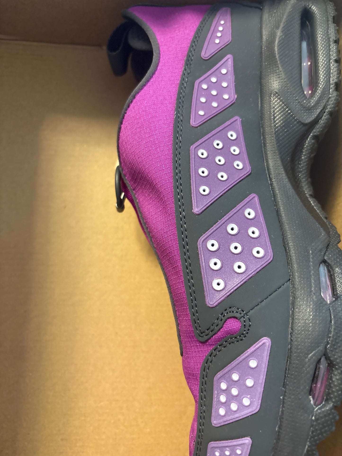 Nike Air Max SNDR, Lila/schwarz, Größe 42,5