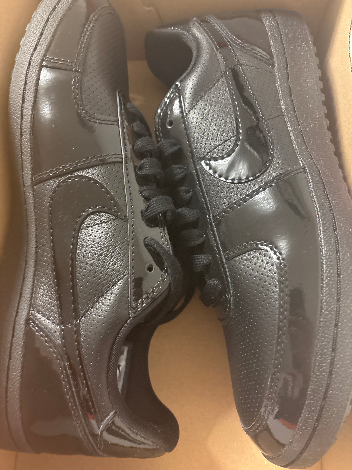 Nike General Field, schwarz Lack in Größe 42