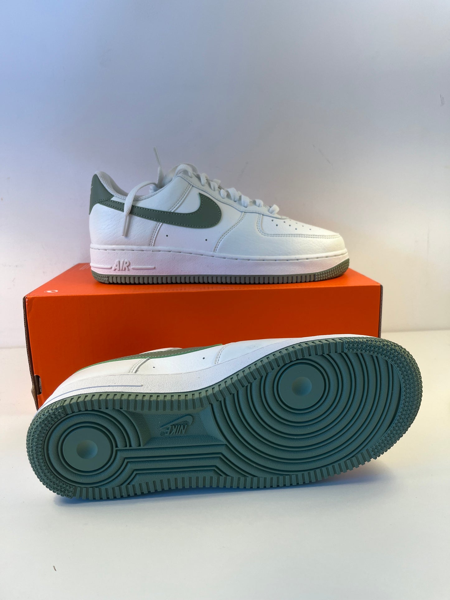 Nike Air Force 1 weiss/grün, grüne Sohle in Größe wählbar