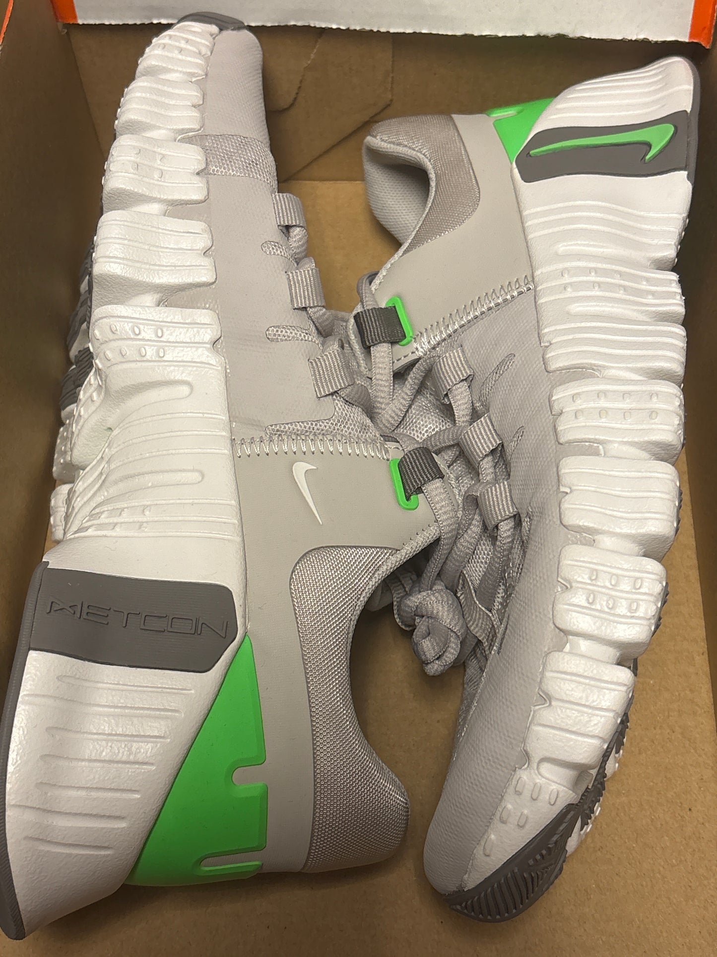 Nike Free Metcon 5, grau/weiss/grün in Größe 38,5