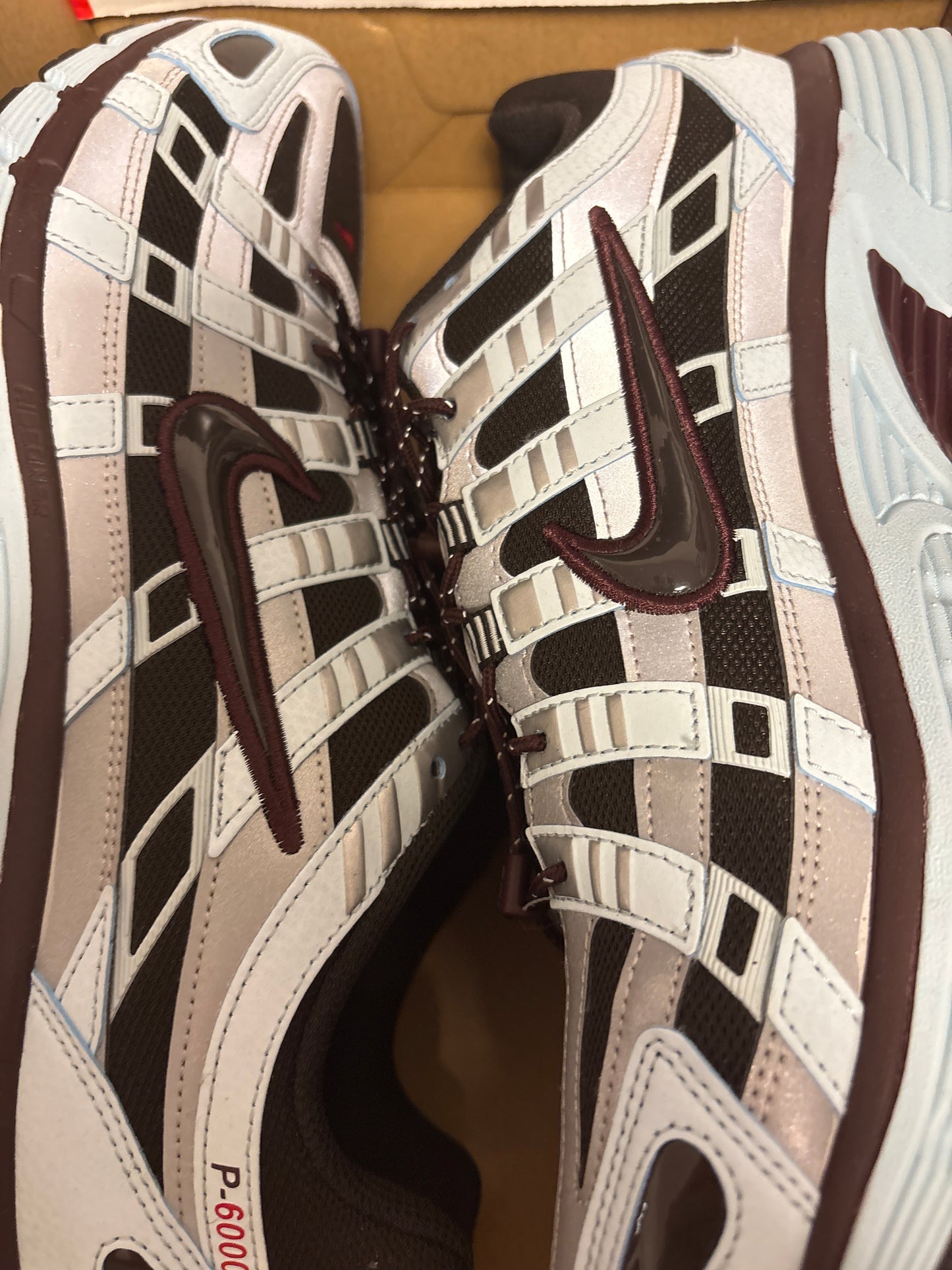 Nike P-6000 in silber/braun/türkis, Größe 47