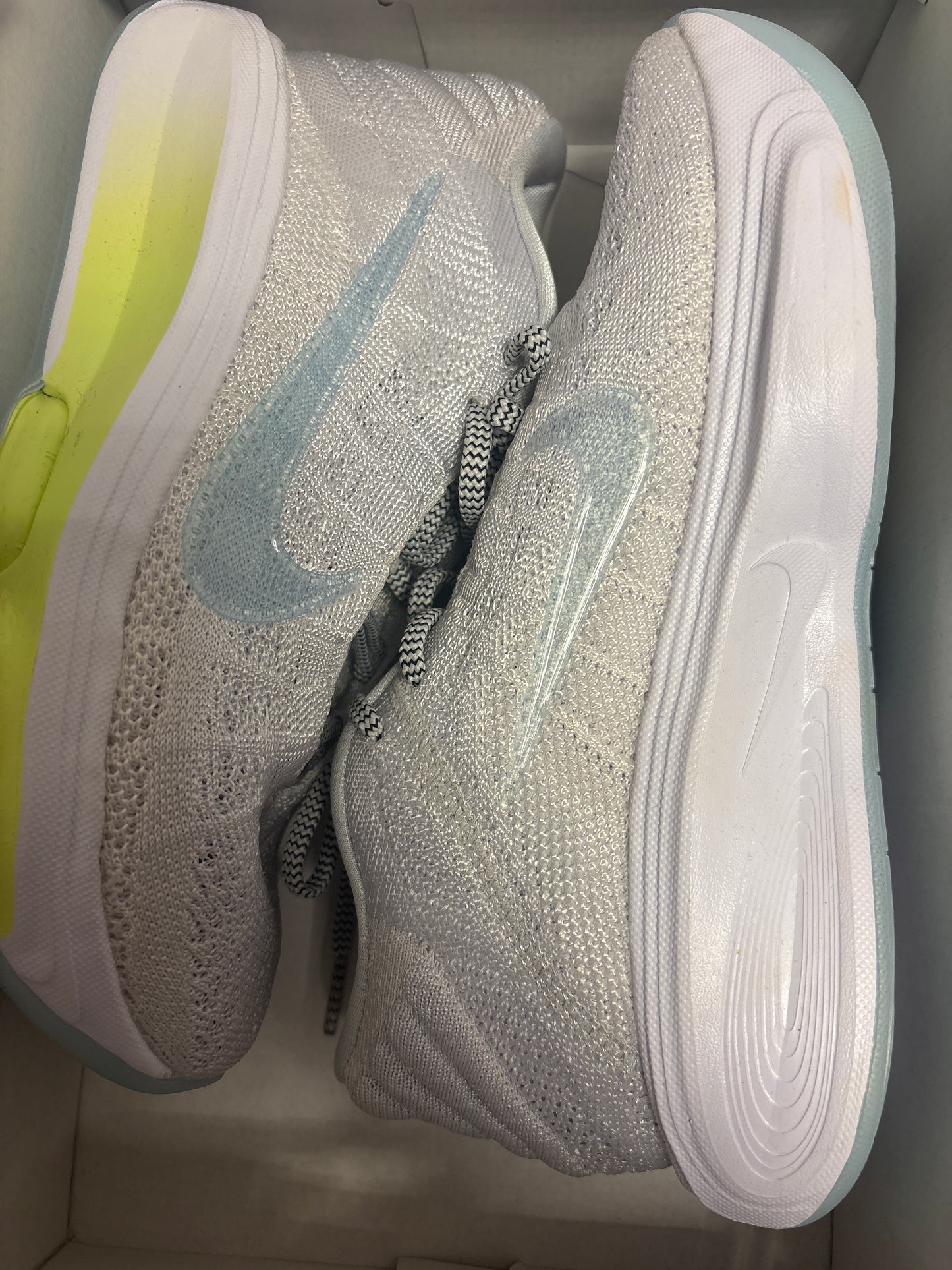 Nike G.T. Hustle 3, in hellblau/gelb/weiss, Größe wählbar