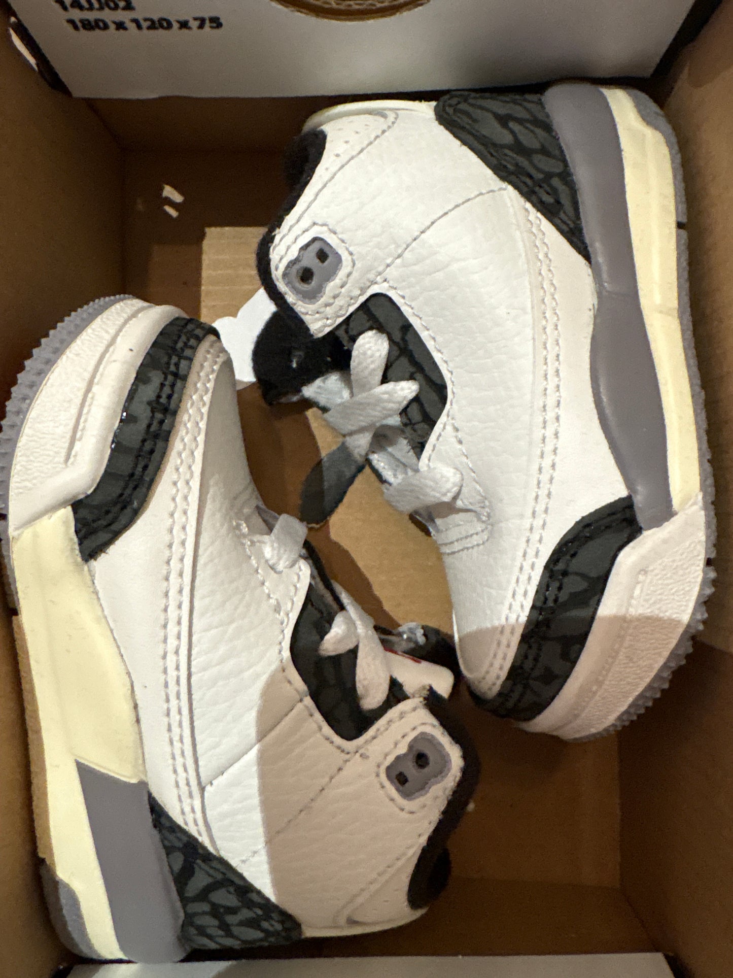 Nike Jordan 3 Retro in weiss/grau/schwarz, Gr. 18,5