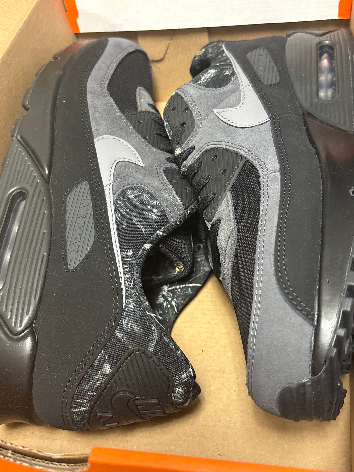 Nike Air Max 90 schwarz/grau mit Mustern, Größe 46