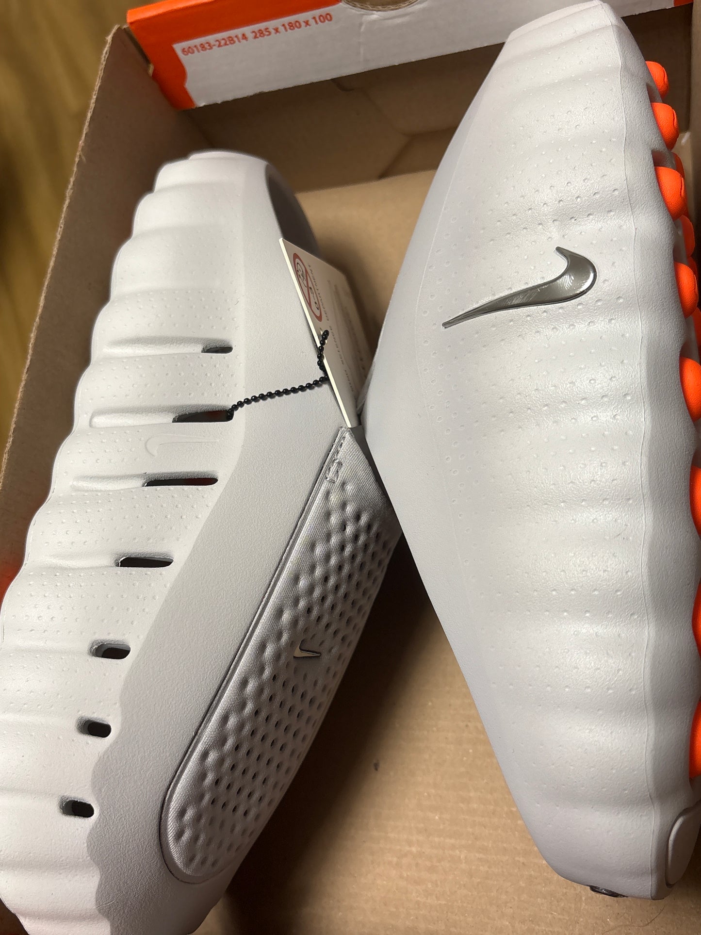 Nike Mind 001in grau/silber/orange, Größe 39