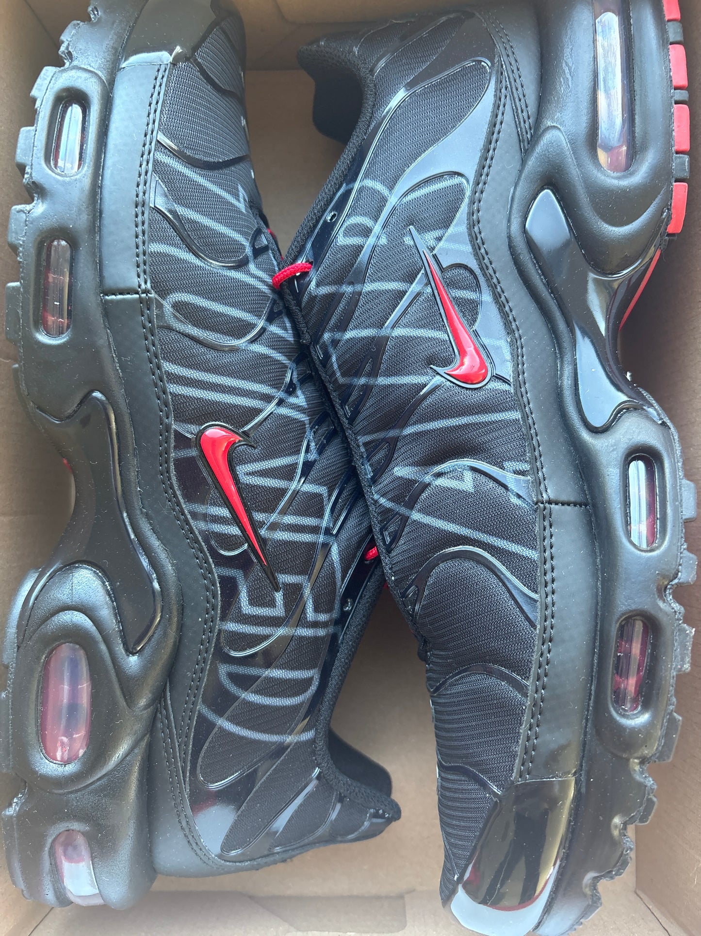Nike Air Max plus TN, schwarz/rot, Größe 45